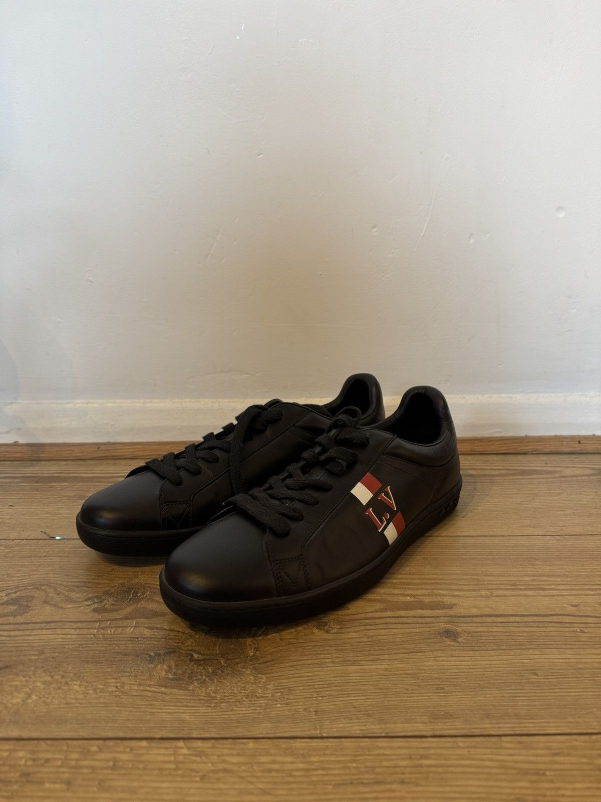 Louis Vuitton Louis Vuitton Black Leather Sneakers Size US 9 / EU 42 - 2 Thumbnail