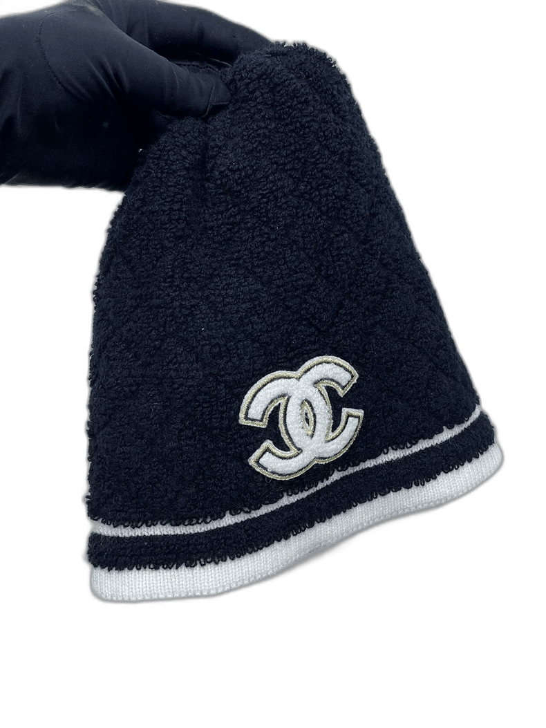 CHANEL 22B Black and White Knit Beanie