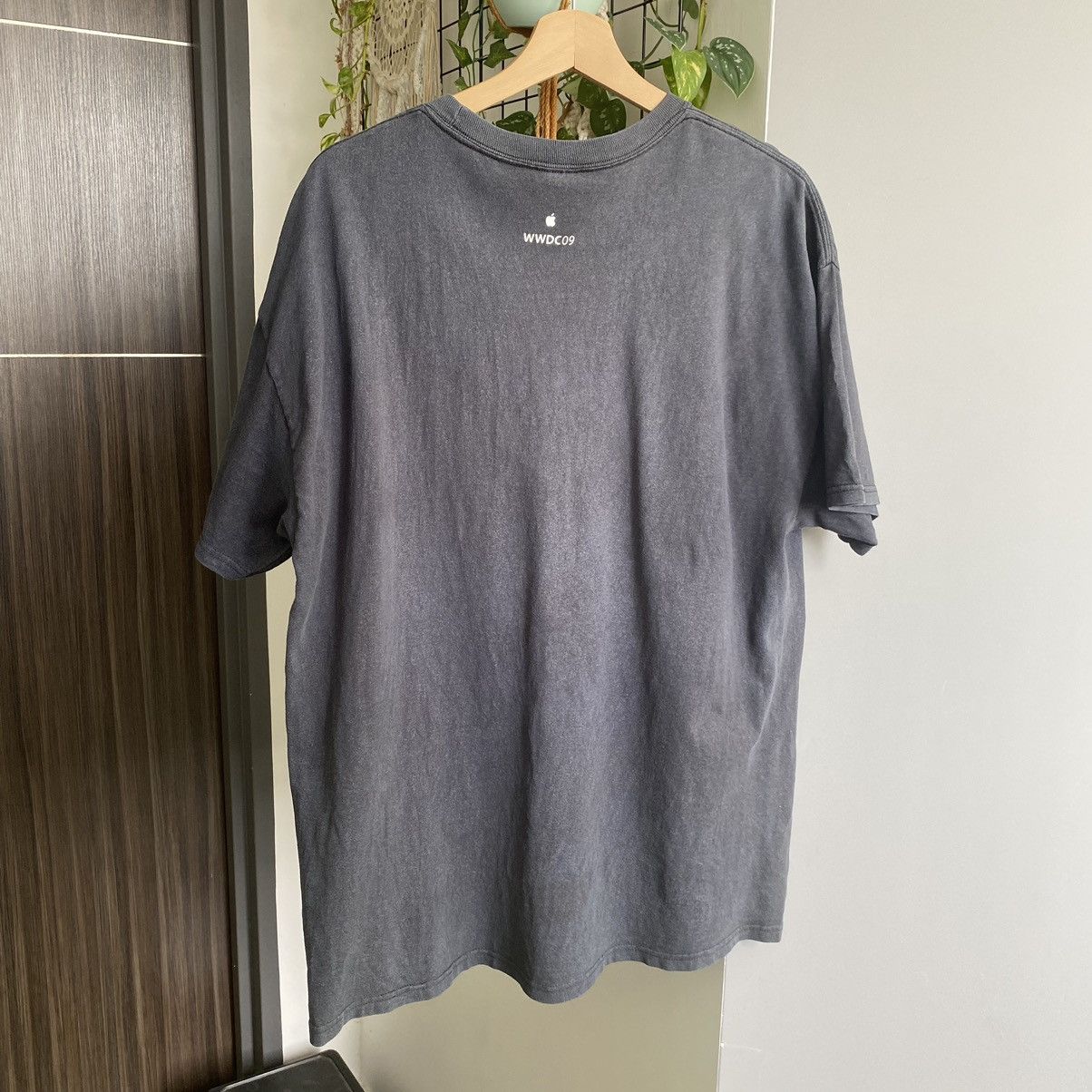 Apple Thrashed Faded Vintage Y2K Apple WWDC 09 ERD GRUNGE TSHIRT Size US XL / EU 56 / 4 - 2 Thumbnail