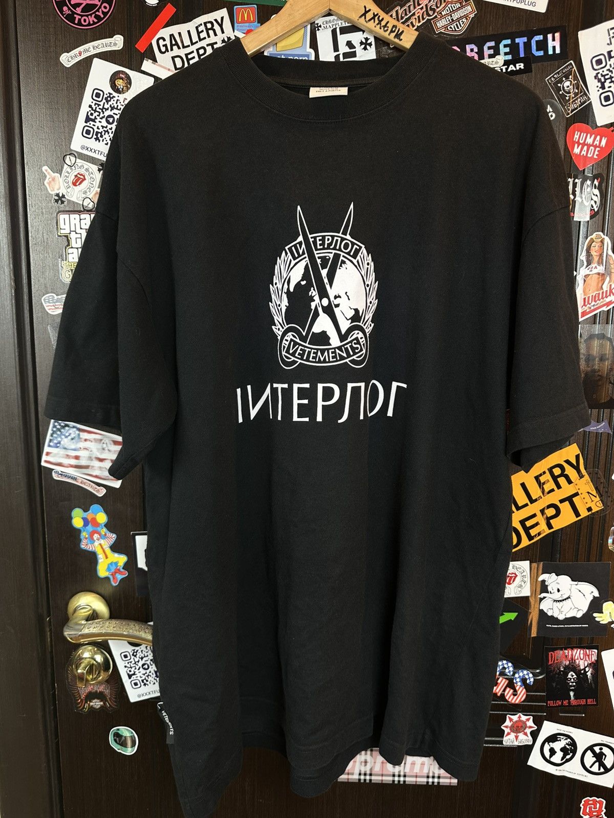 Vetements VETEMENTS SS20 “INTERPOL” T-Shirt Size US L / EU 52-54 / 3 - 1 Thumbnail