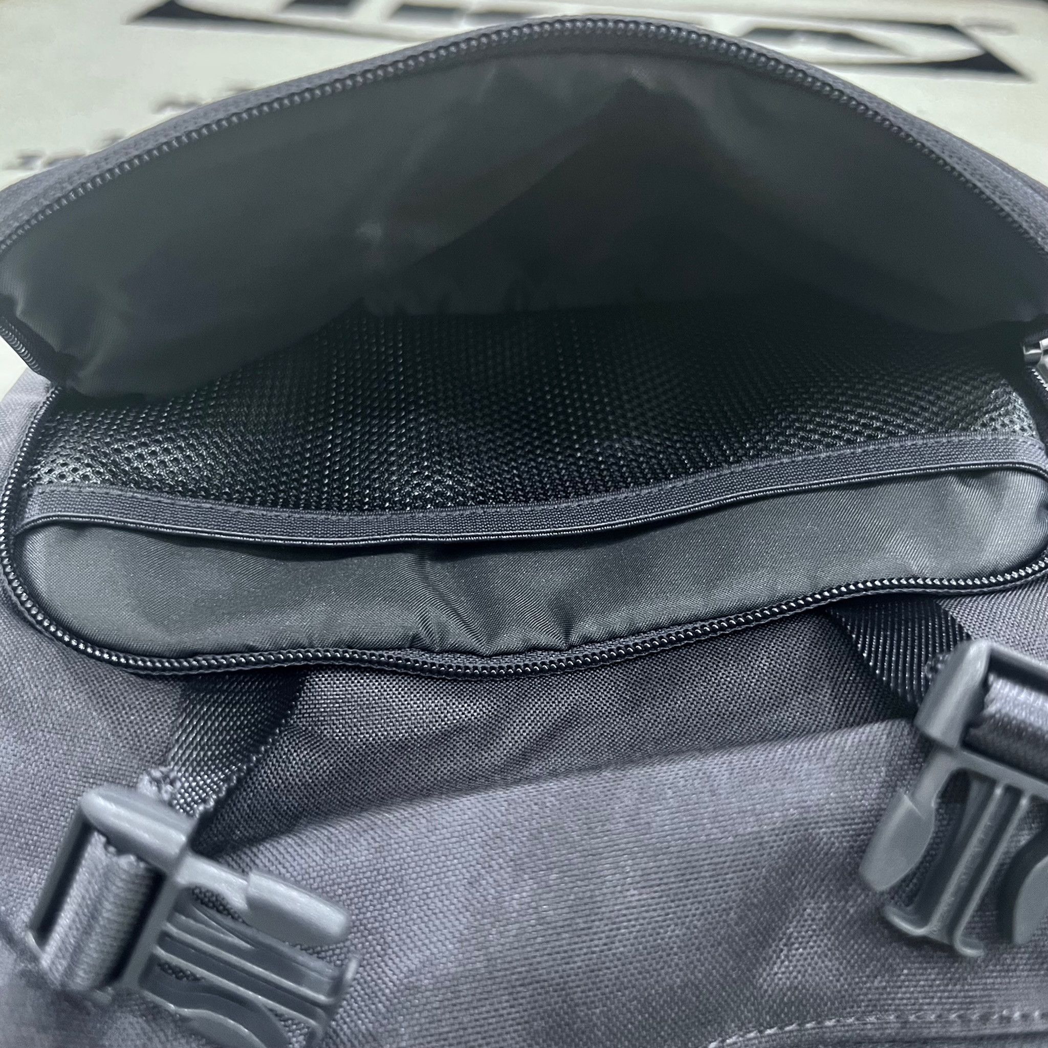 Lululemon Lululemon Early Embark Toiletry Kit Bag / Travel Pouch Size 26 - 12 Thumbnail