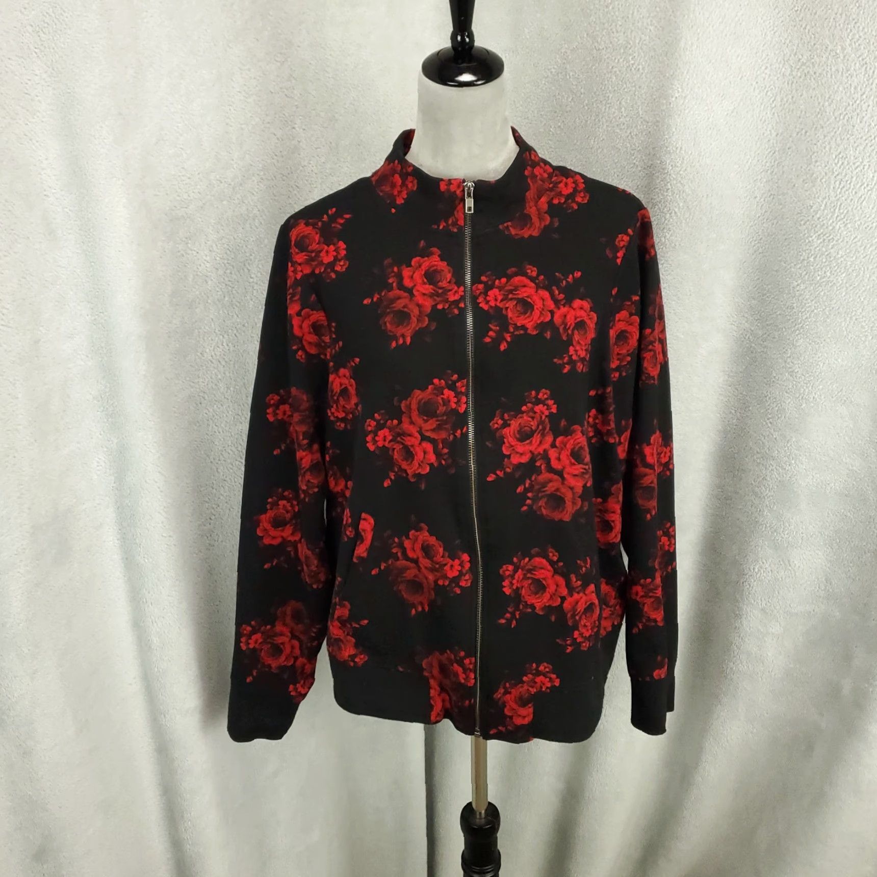 Torrid Torrid Jacket Womens 2X Black Red Roses Floral Full Zip Lightweight Pockets Knit Size XXL / US 16-18 / IT 52-54 - 2 Thumbnail