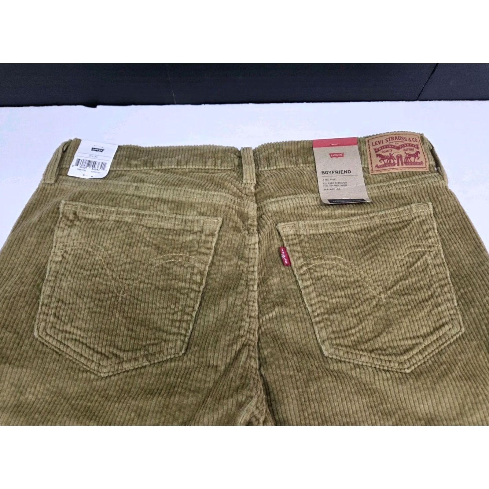 Levi's Levi's Womens Boyfriend Mid Rise Tapered Leg Corduroy Pants NWT 31/30 #8671 Size 24" / US 00 / IT 34 - 4 Thumbnail