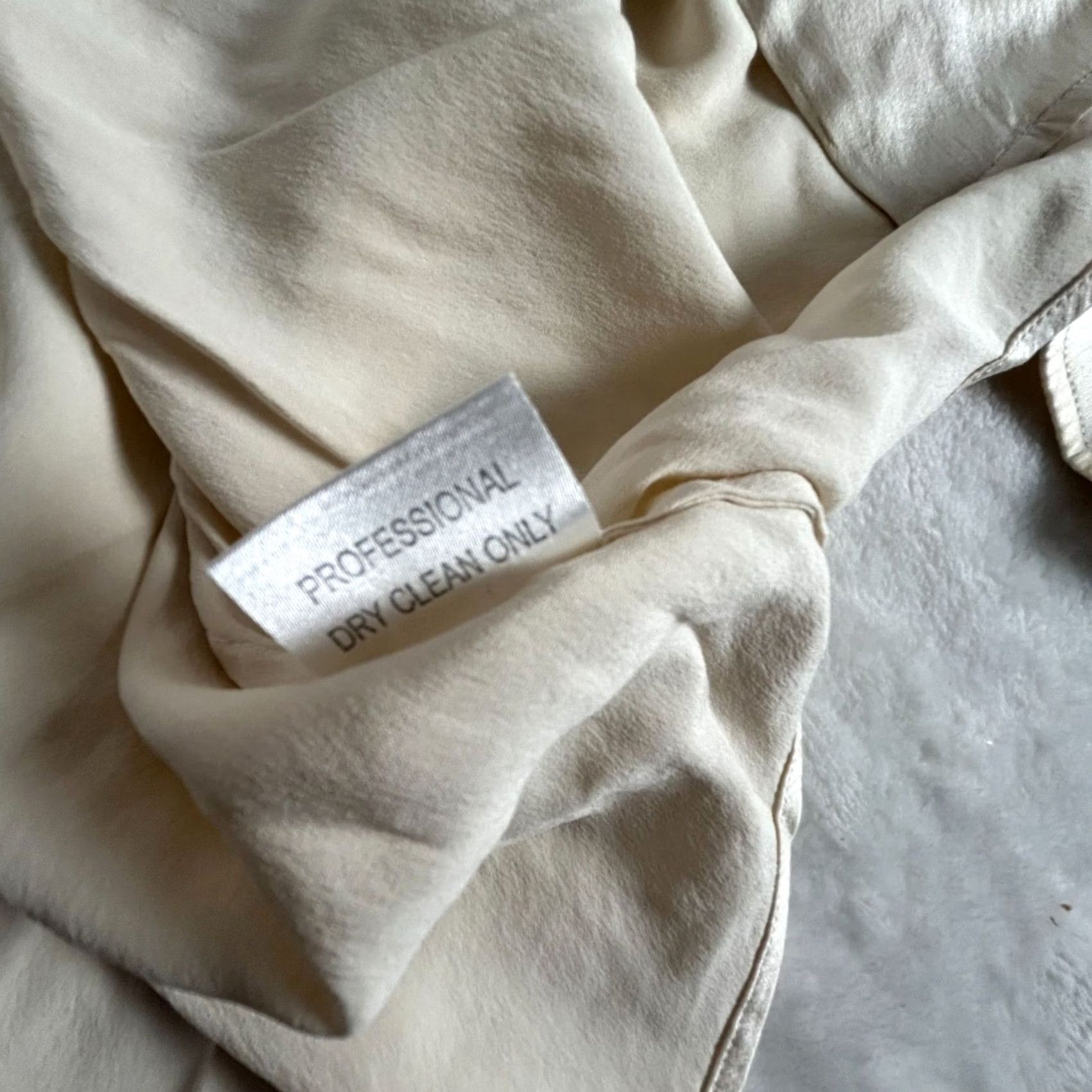 St. John St. John Beige Silk Blend Long Sleeve Button-Down Blouse Size 2 Casual Womens Shirt Size XS / US 0-2 / IT 36-38 - 5 Thumbnail