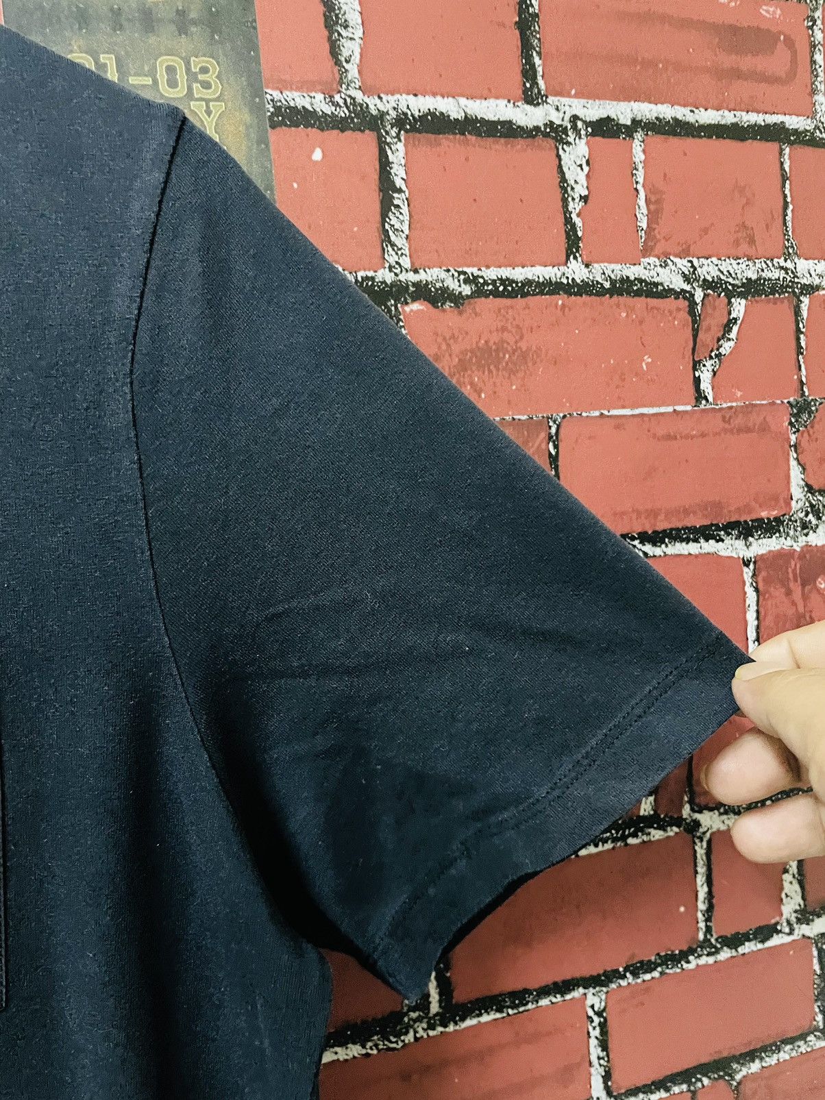 PRADA V NECK RUBBER LOGO SINGLE POCKET SHIRTS