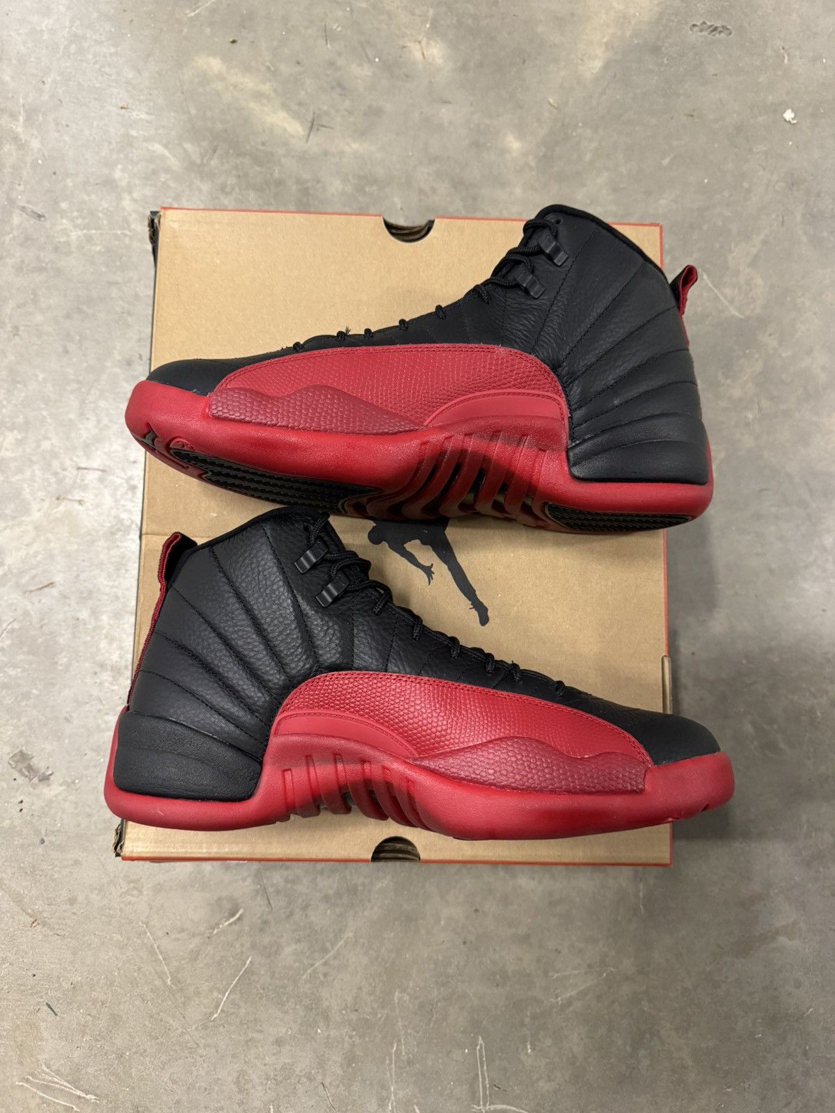Jordan Brand Jordan 12 Retro Flu Game 2016 Size 11 Size US 11 / EU 44 - 3 Thumbnail
