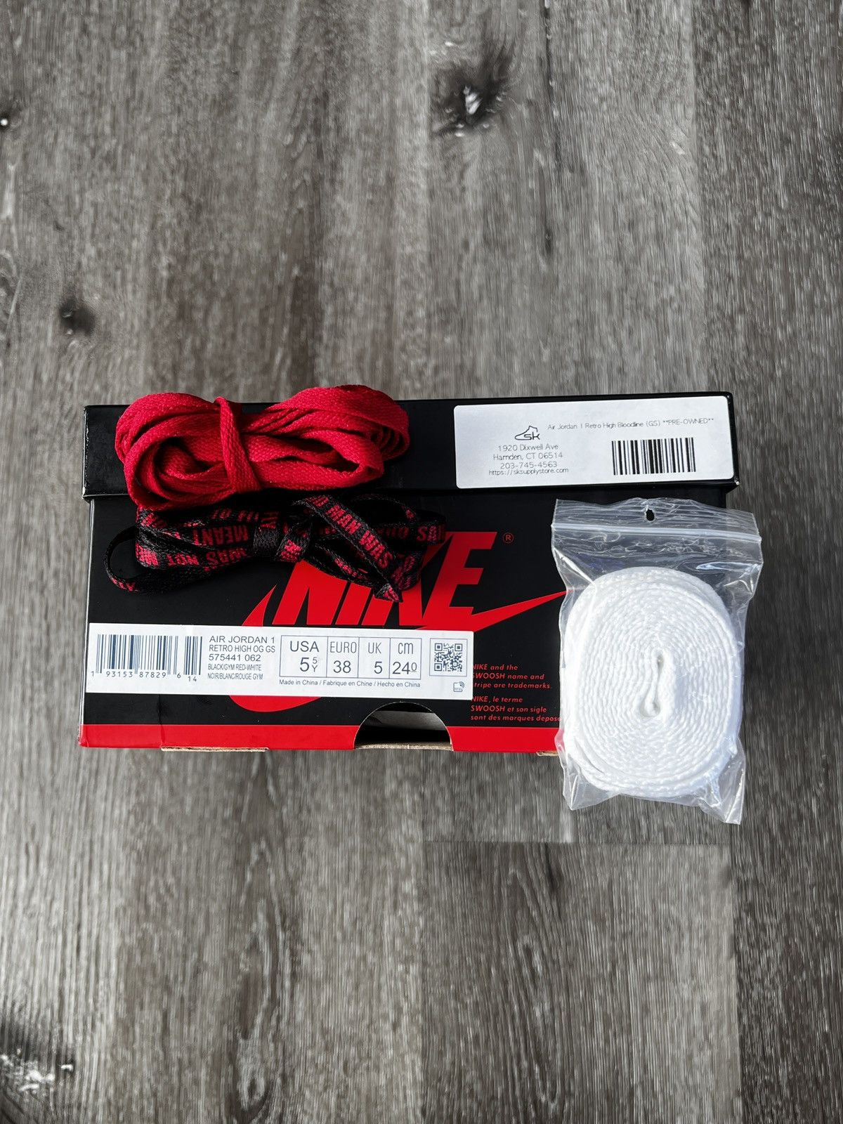 Jordan Brand Air Jordan 1 High “Bloodline” (GS) **PRE-OWNED** Size US 5.5 / EU 38 - 9 Thumbnail