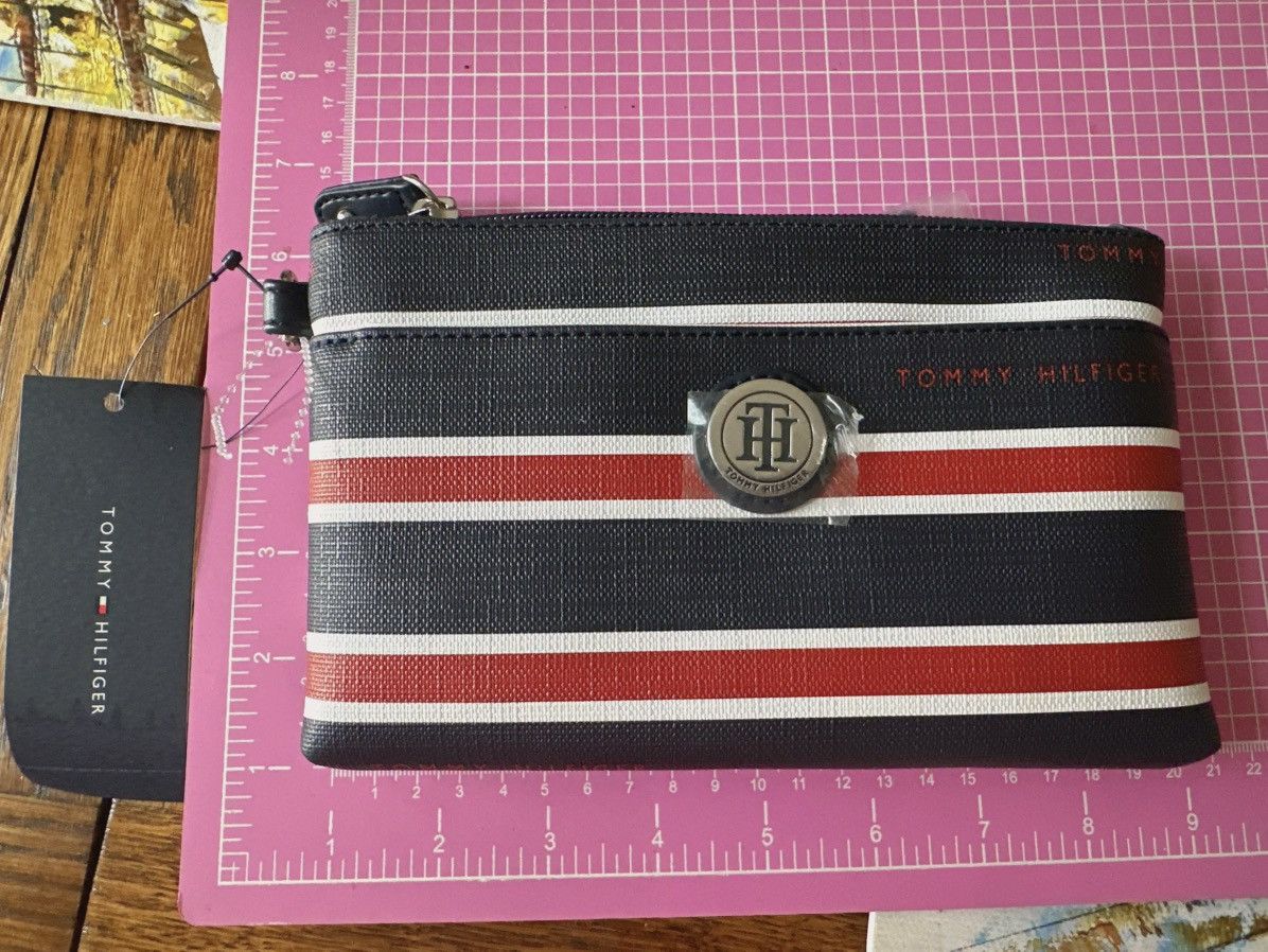 NWT Tommy store Hilfiger Wristlet