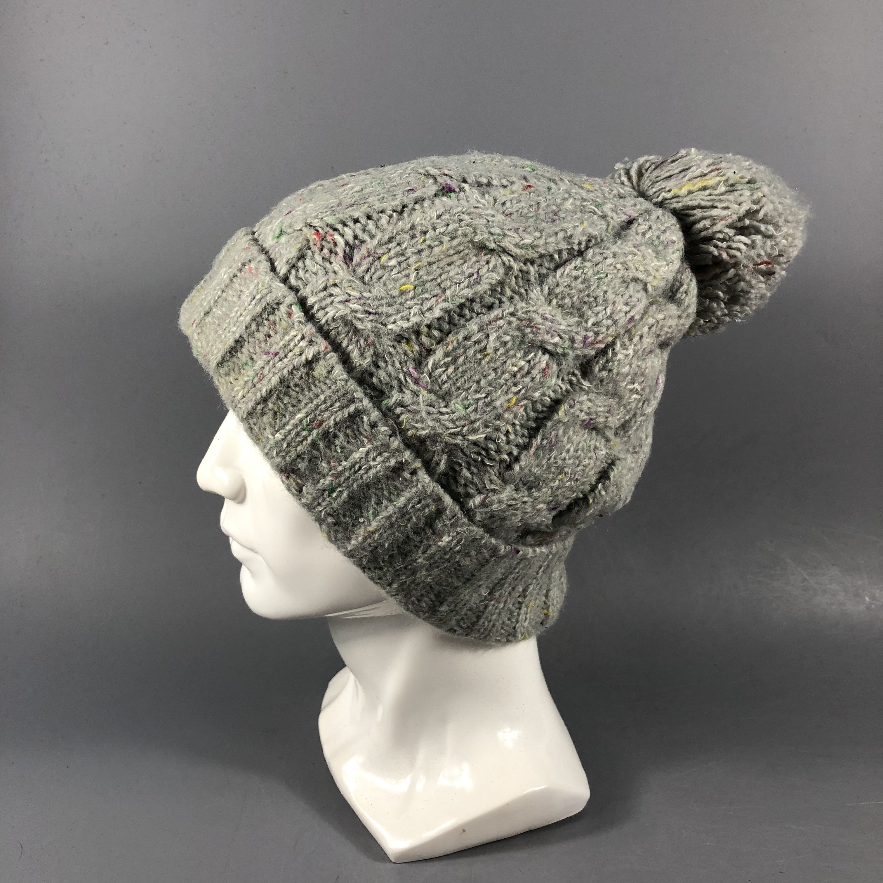 Vintage Unknown Cable Knit Bobble Grey Beanie Snowcap Snow Hat B945 Size ONE SIZE - 1 Thumbnail