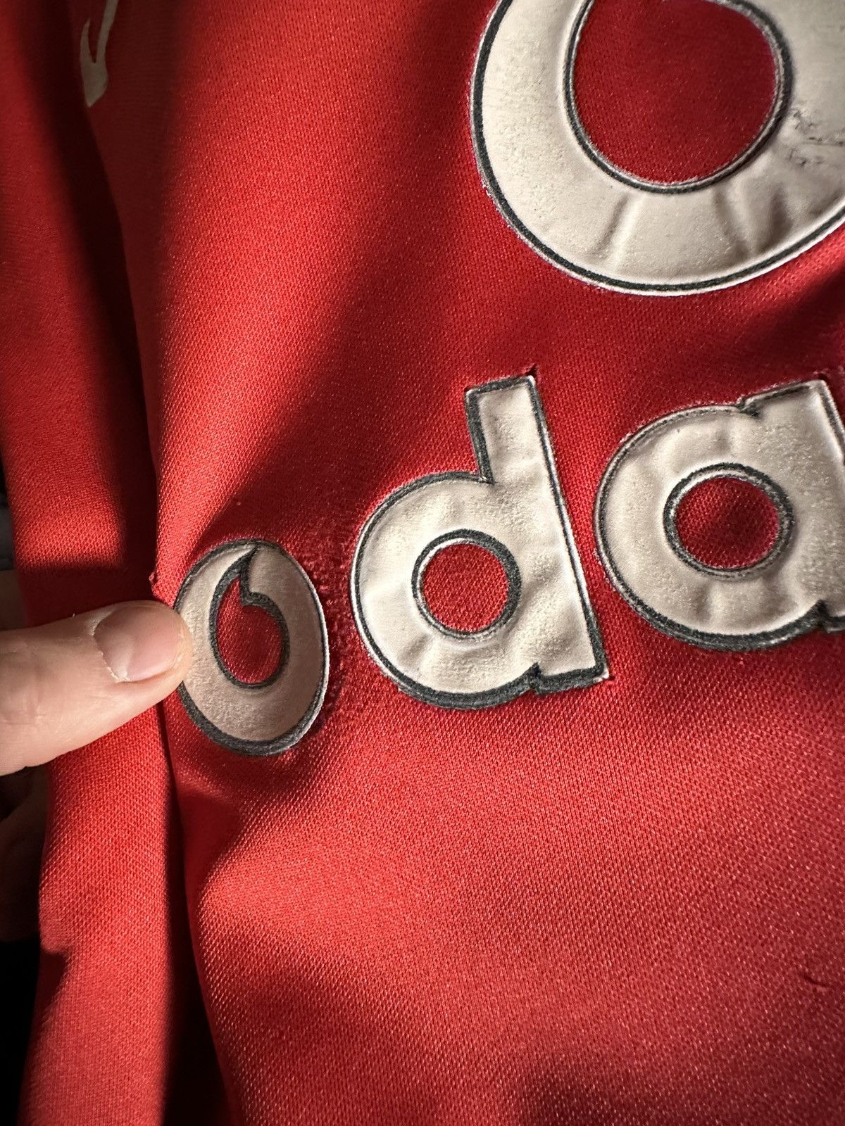 Vintage Vintage Manchester United Vodafone soccer jersey size L red Size US L / EU 52-54 / 3 - 10 Thumbnail