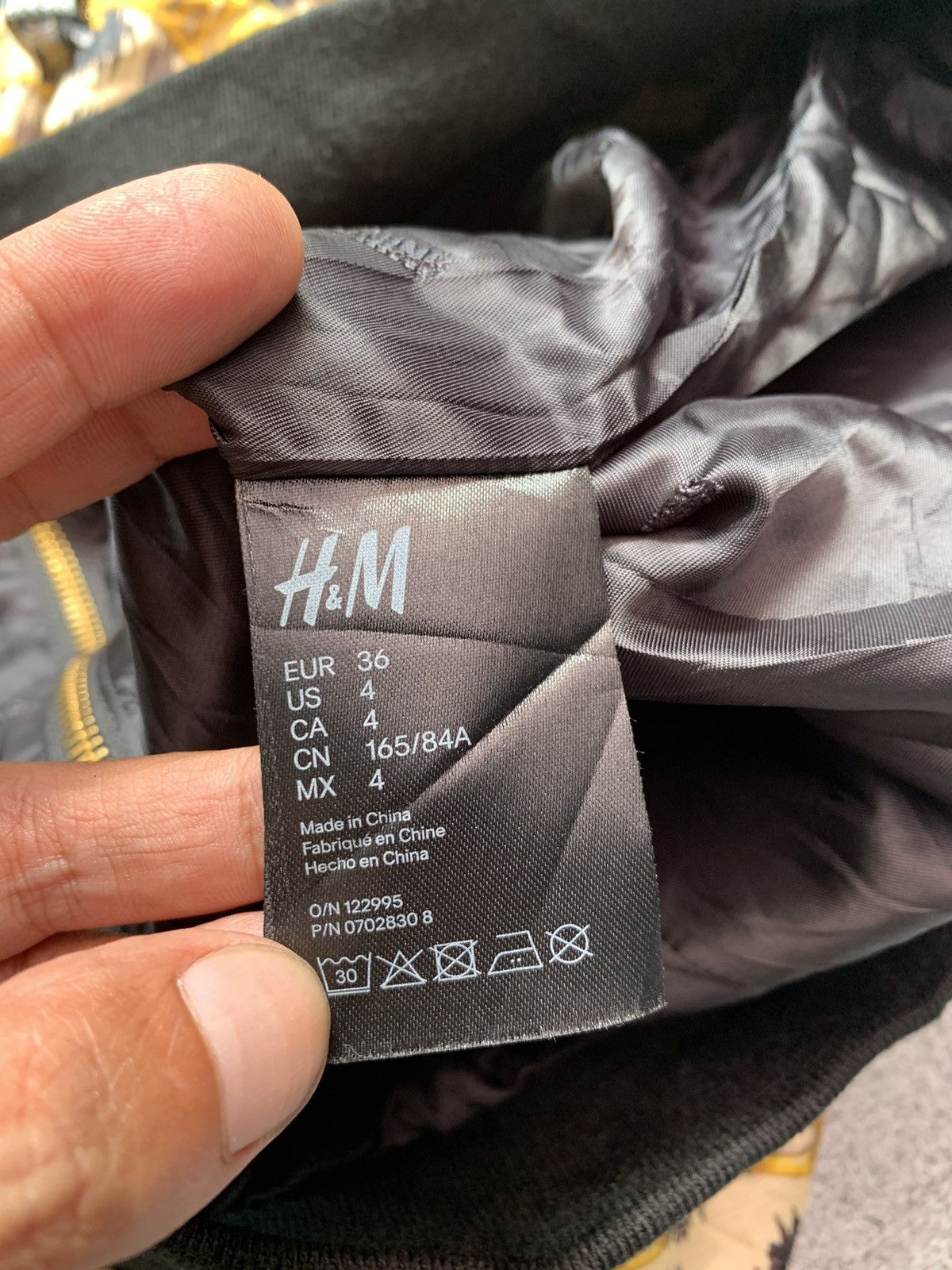 H&M × Moschino MOSCHINO x H&M Gold Chain Logo Pattern Dress Size XS / US 0-2 / IT 36-38 - 4 Thumbnail