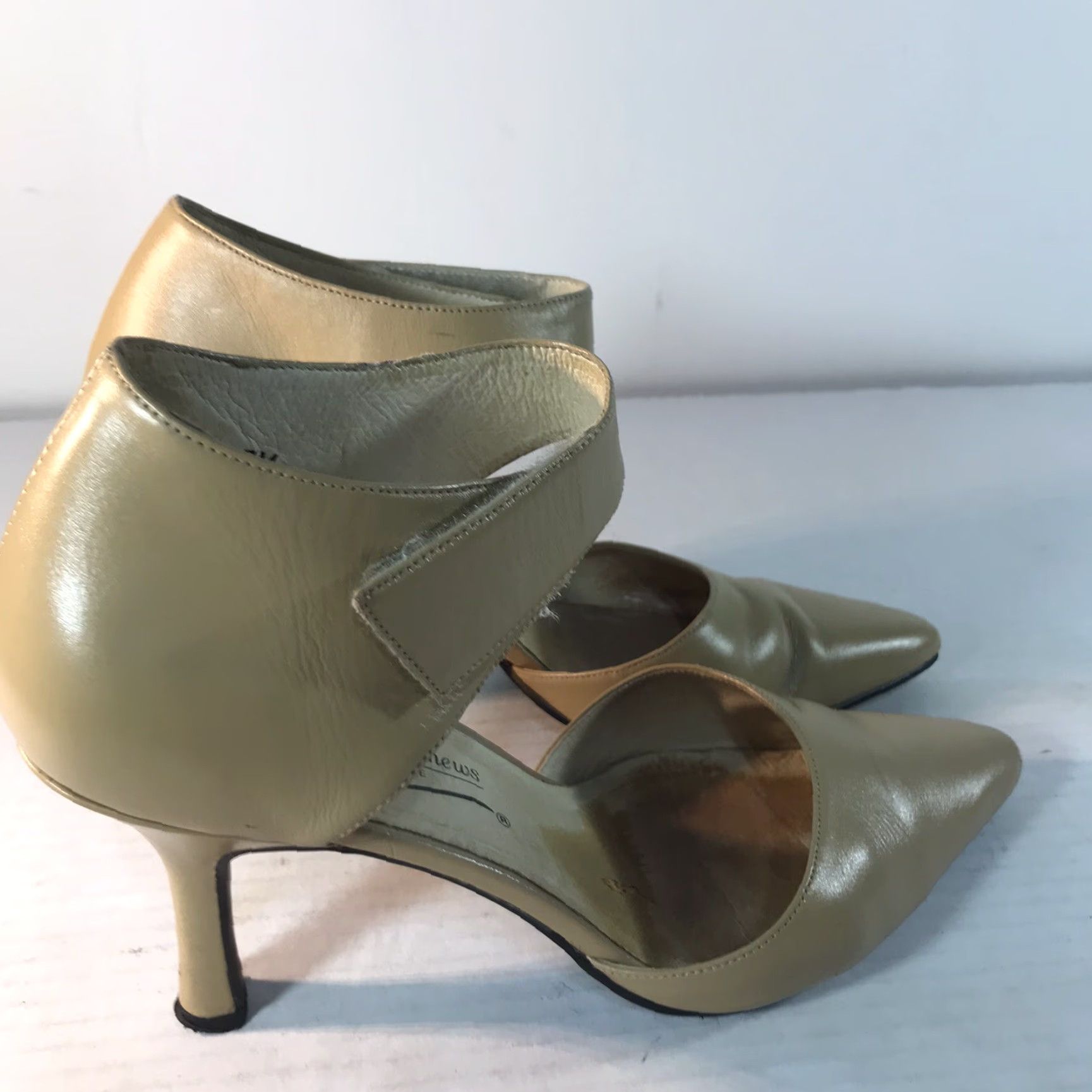 Vintage VINTAGE Newport News Beige Leather Pump Women's Size 7M 3.5in Heels Dress Formal Casual Size US 7 / IT 37 - 4 Thumbnail