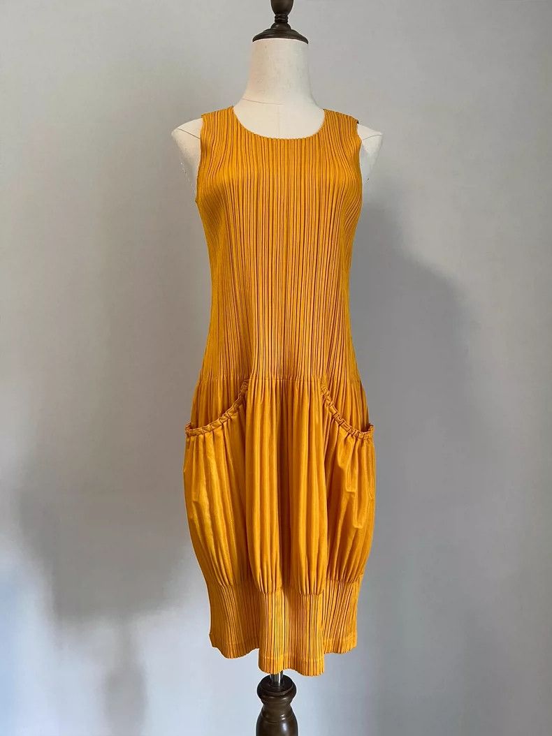Issey Miyake size:4 Yellow cream puff dress