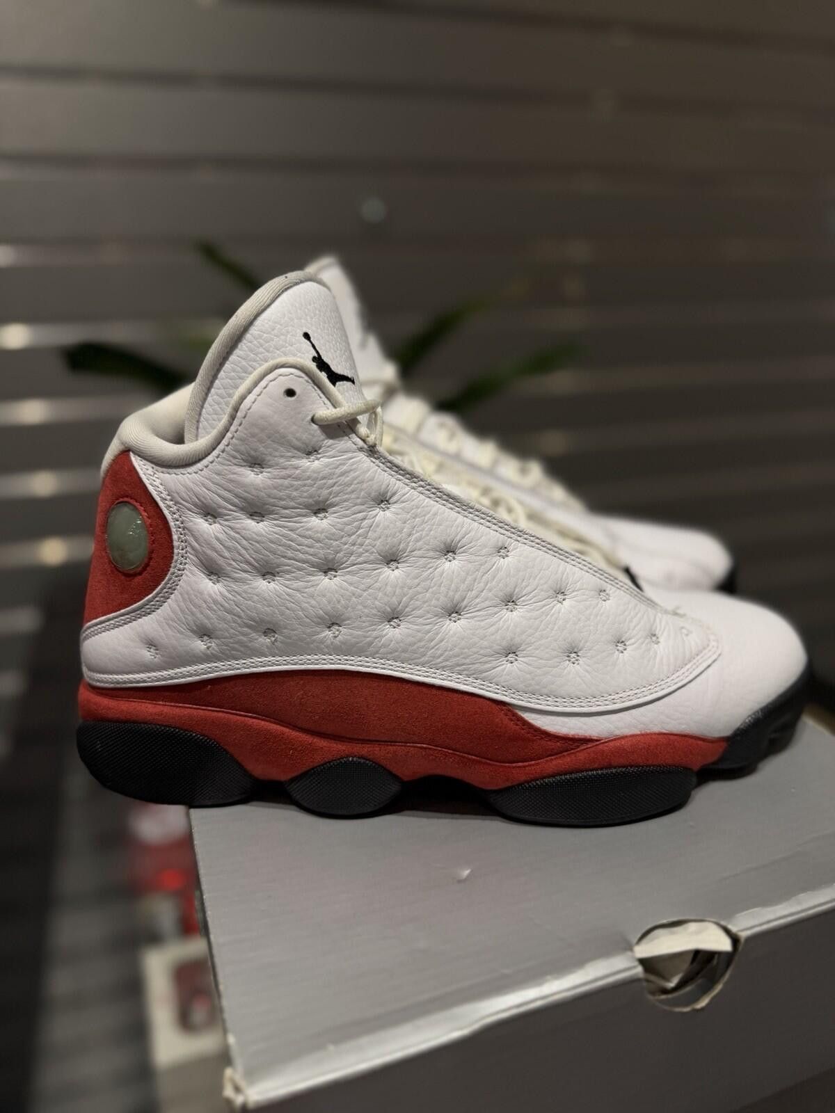 Jordan Brand Jordan Air Jordan 13 Retro Chicago White Red Black Size (10) Size US 10 / EU 43 - 2 Thumbnail