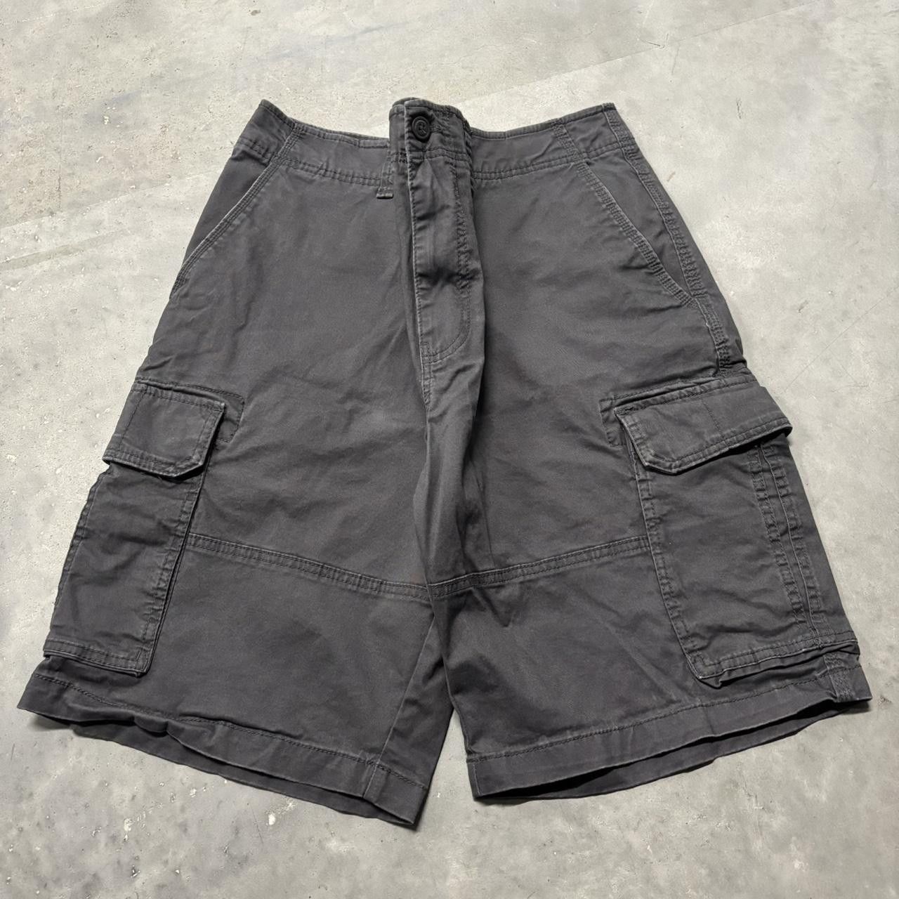Japanese Brand × Vintage Crazy Vintage Y2K/2000s Baggy Grey Skater Style Cargo Shorts! Size US 38 / EU 54 - 1 Thumbnail
