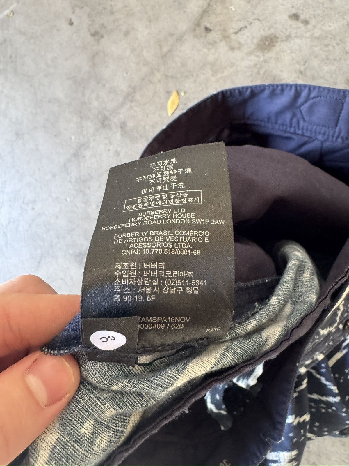 Burberry SS 2012 Burberry NWT Indigo White Ikat Tri Blend Pants Size US 36 / EU 52 - 17 Thumbnail