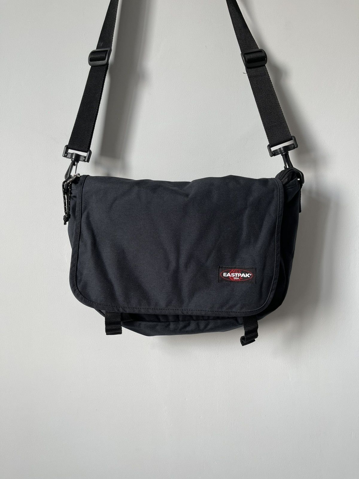 Eastpak Eastpak USA y2k Crossbody Outdoor Messenger Bag Size ONE SIZE - 3 Thumbnail
