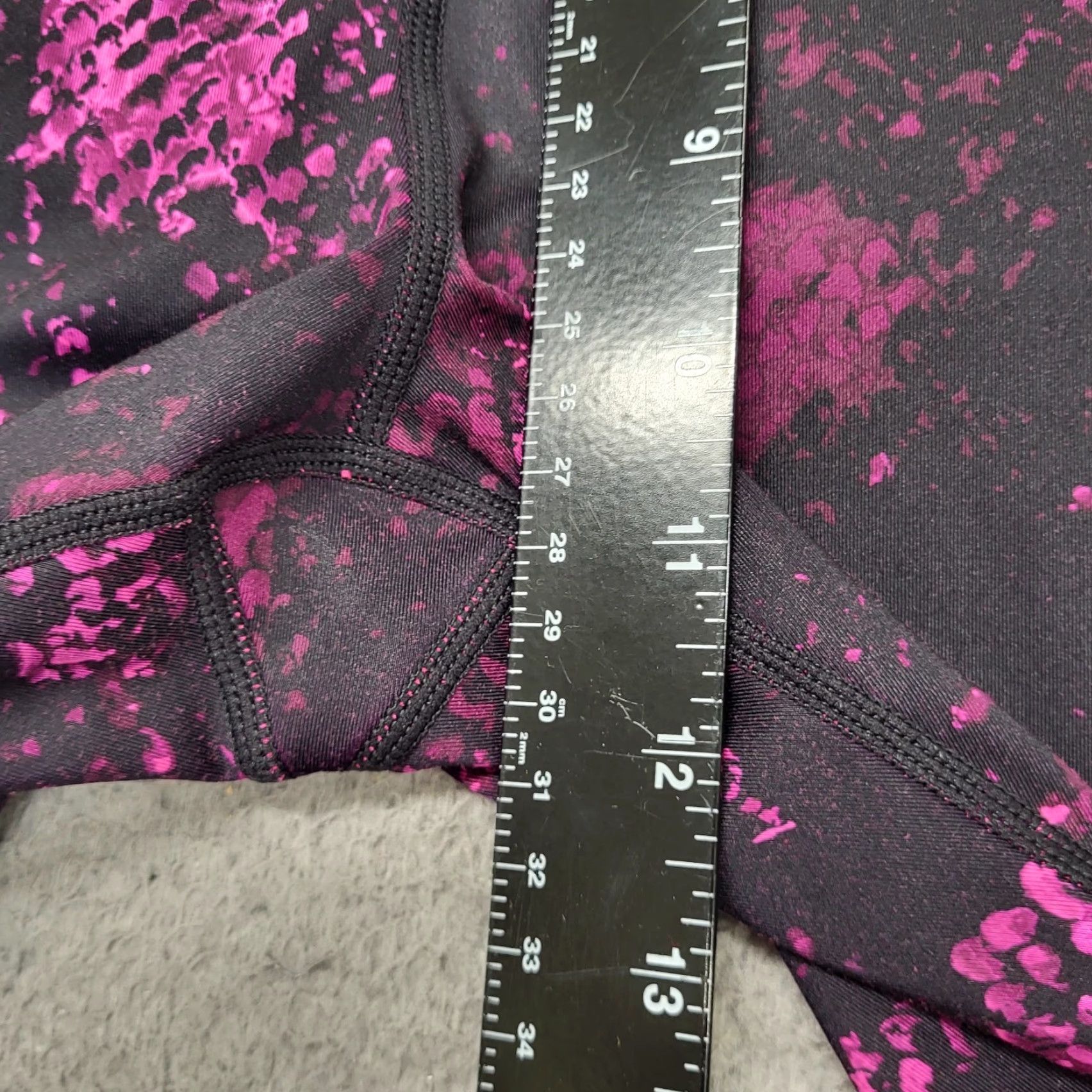 Gap GapFit Leggings Women's XL Black Pink Snakeskin Print Ankle Athletic Activewear Size 40" / US 18 - 7 Thumbnail