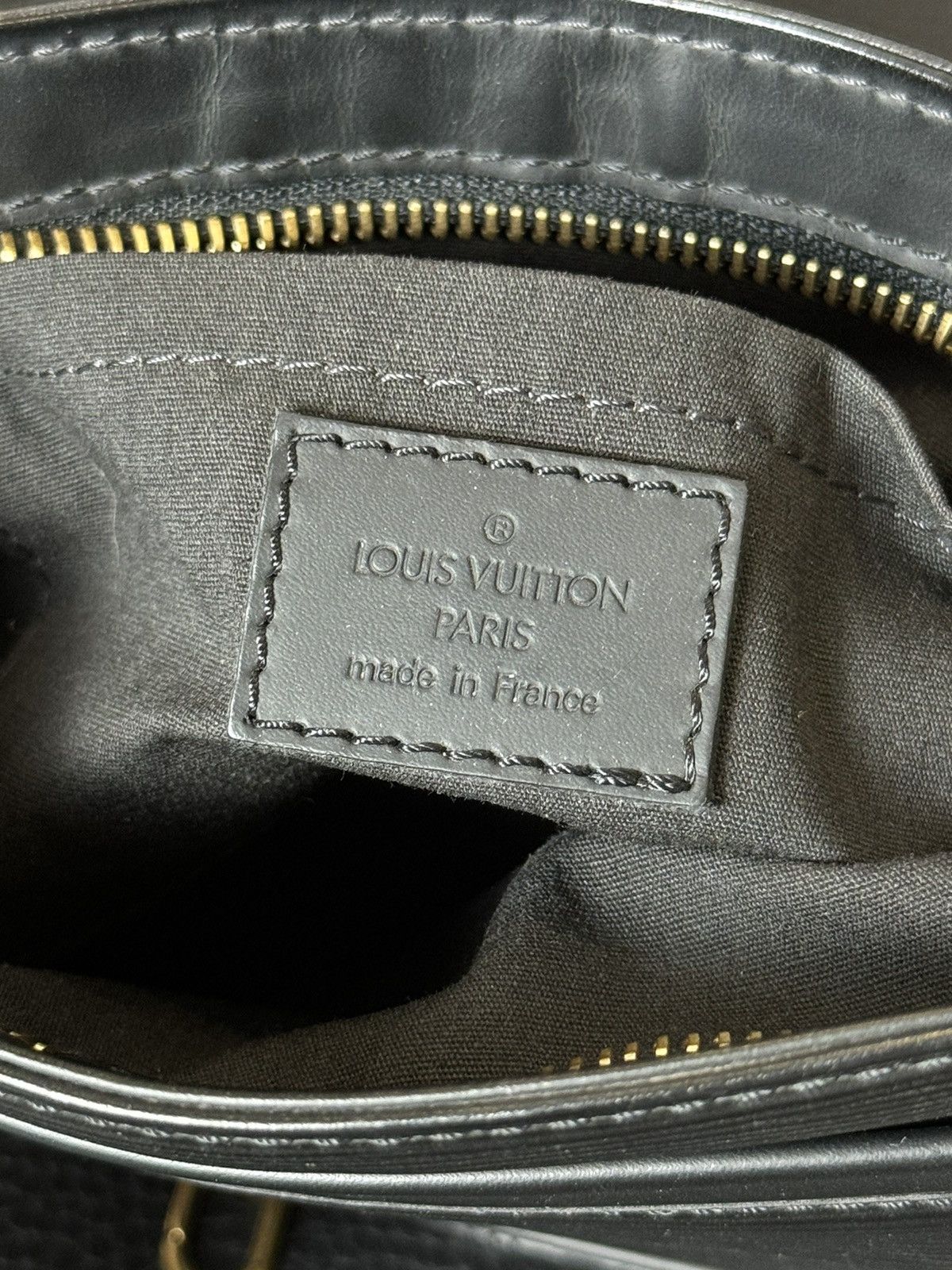Louis Vuitton LOUIS VUITTON Black Epi Leather Sarvanga Crossbody Bag Size ONE SIZE - 8 Thumbnail