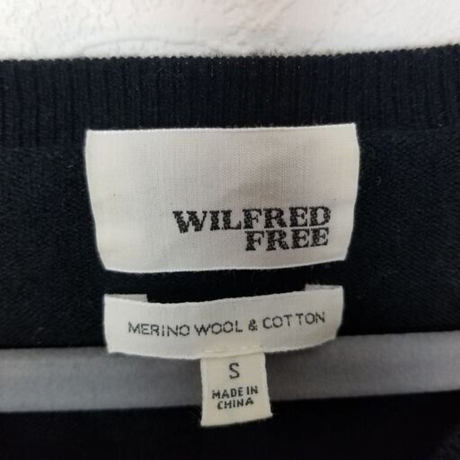 Aritzia Aritzia Wilfred Free Wool V-Neck Sweater Classic Minimalist Size S / US 4 / IT 40 - 6 Thumbnail