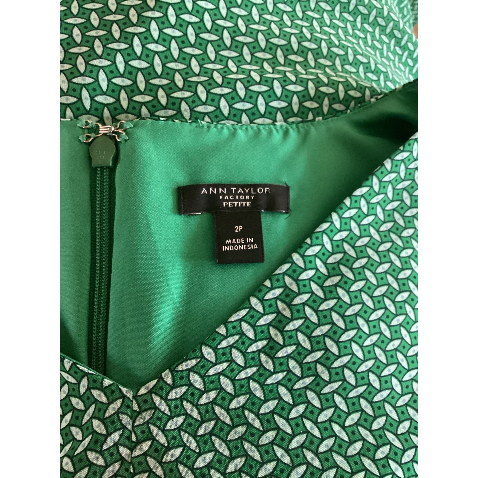Ann Taylor Ann Taylor Size 2P Green Mid Dress Size XS / US 0-2 / IT 36-38 - 5 Thumbnail
