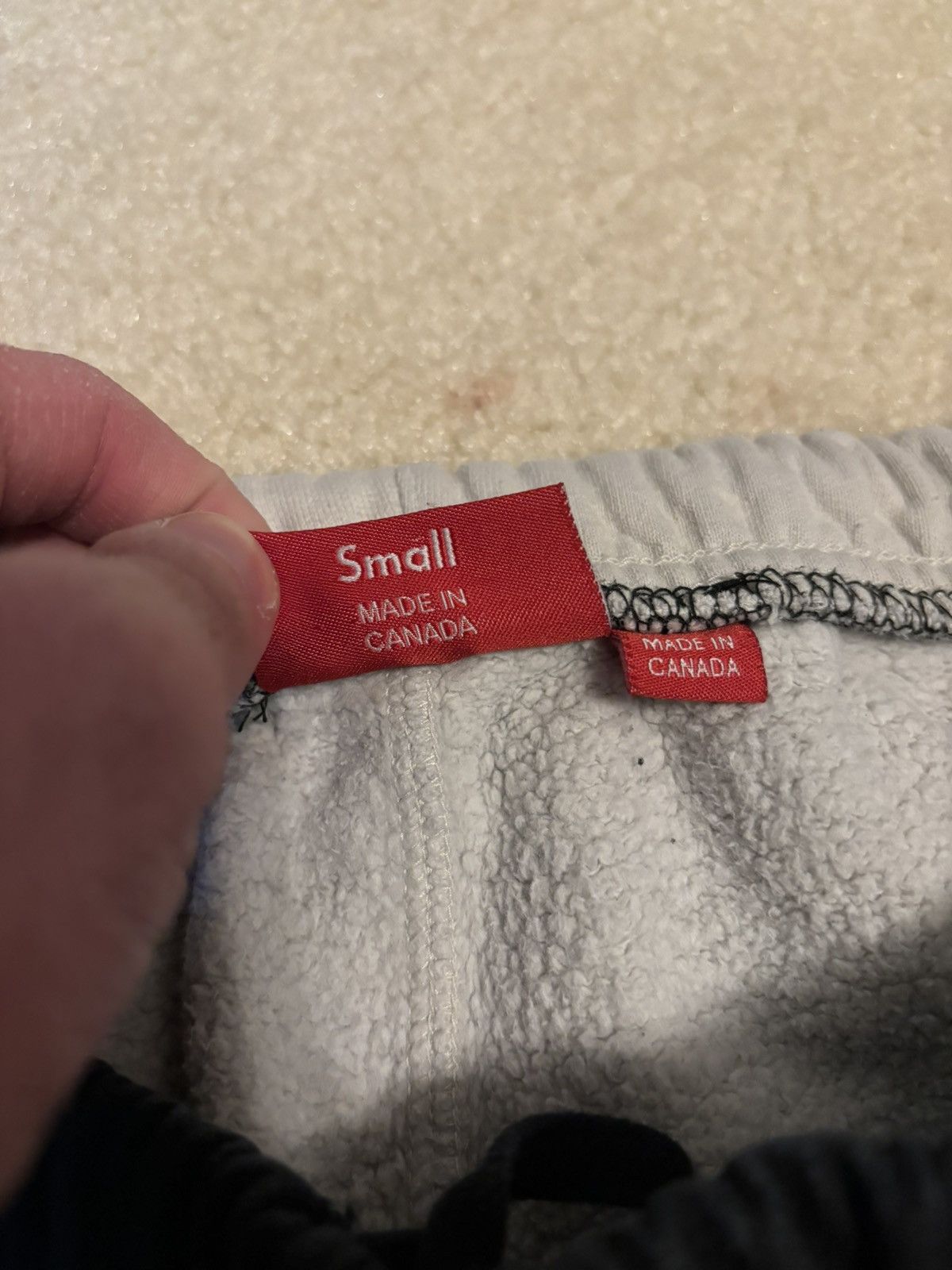 Supreme Supreme S Logo Split Color Fleece Sweatpants Black White Size US 30 / EU 46 - 4 Thumbnail