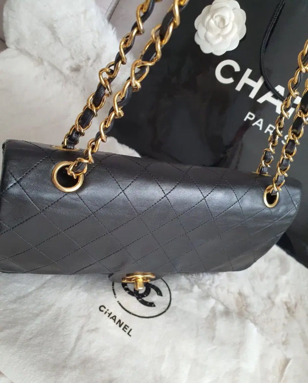 Chanel Chanel Medium Classic Flap (Gold Hardware Size ONE SIZE - 4 Thumbnail