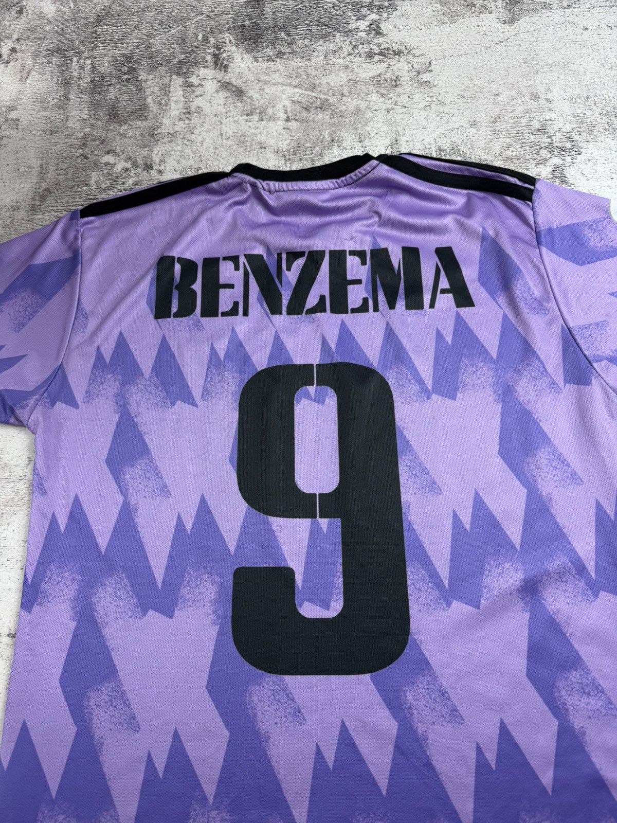 Vintage Real Madrid 2022 2023 Karim Benzema #9 Football Shirt Soccer Jersey T Shirt Tee Size US L / EU 52-54 / 3 - 17 Thumbnail