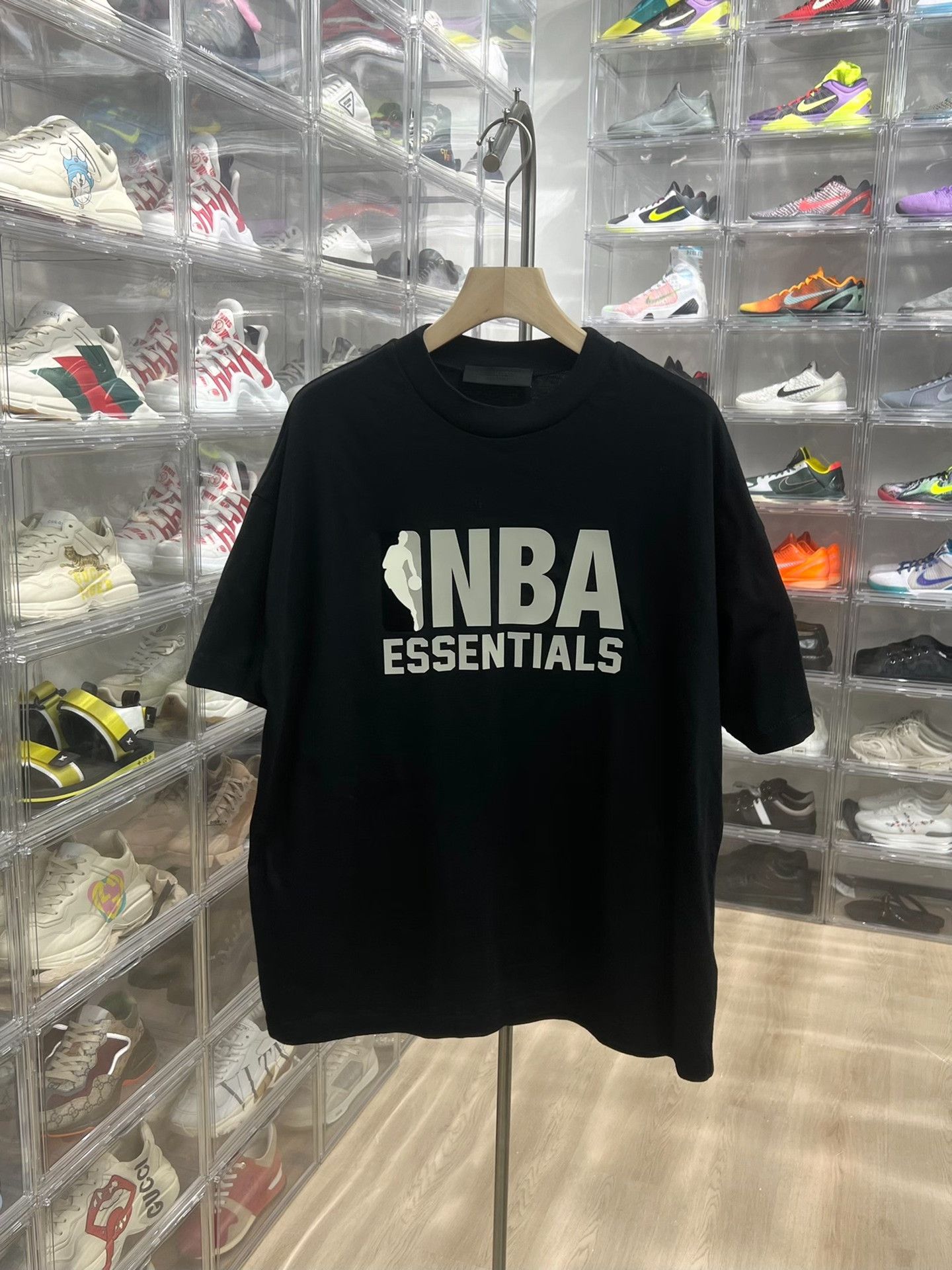 Essentials Essentials Black T-Shirt l Men Size US L / EU 52-54 / 3 - 1 Thumbnail