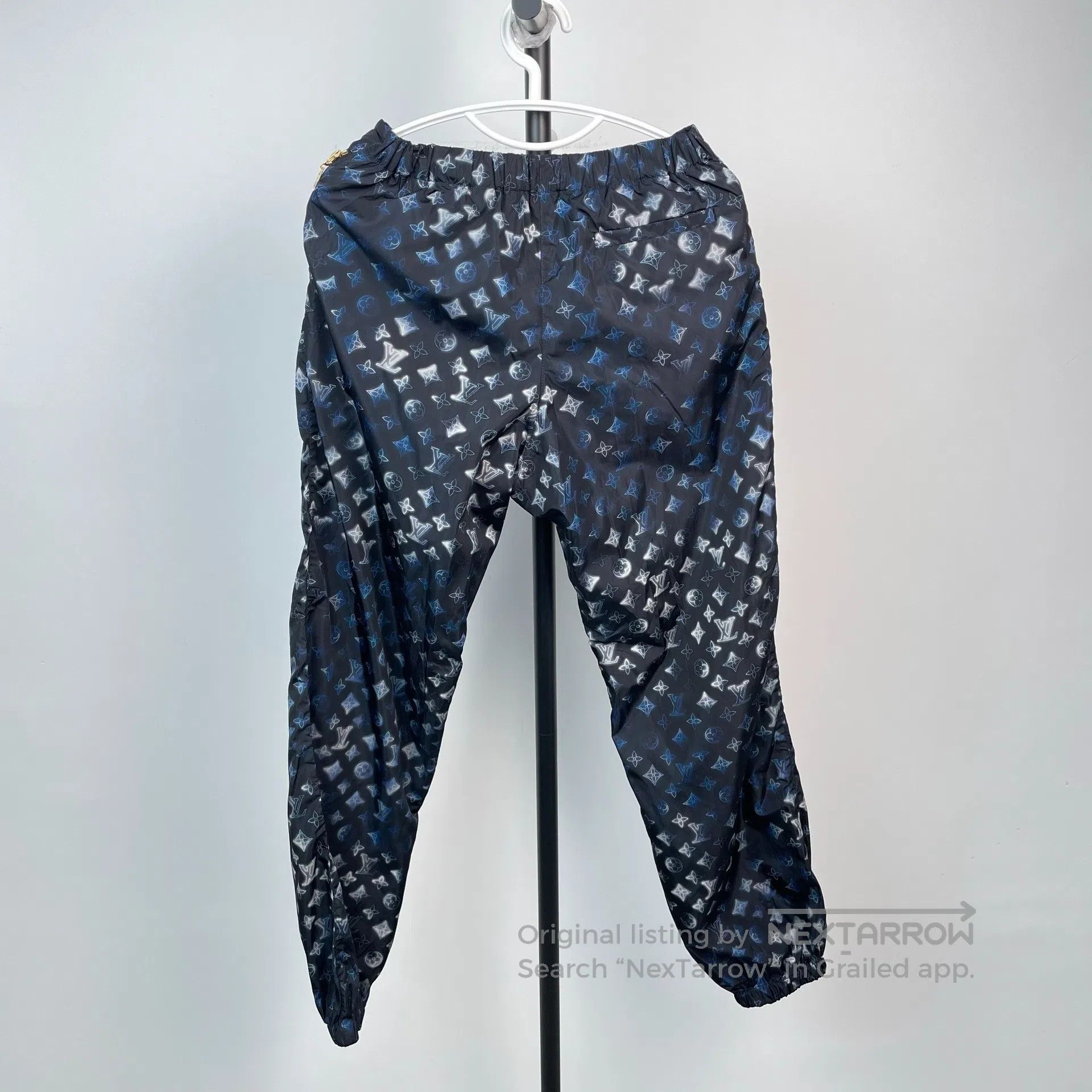 Louis Vuitton Louis Vuitton Color-changing gray-blue printed LOGO old pa Size US 36 / EU 52 - 2 Thumbnail