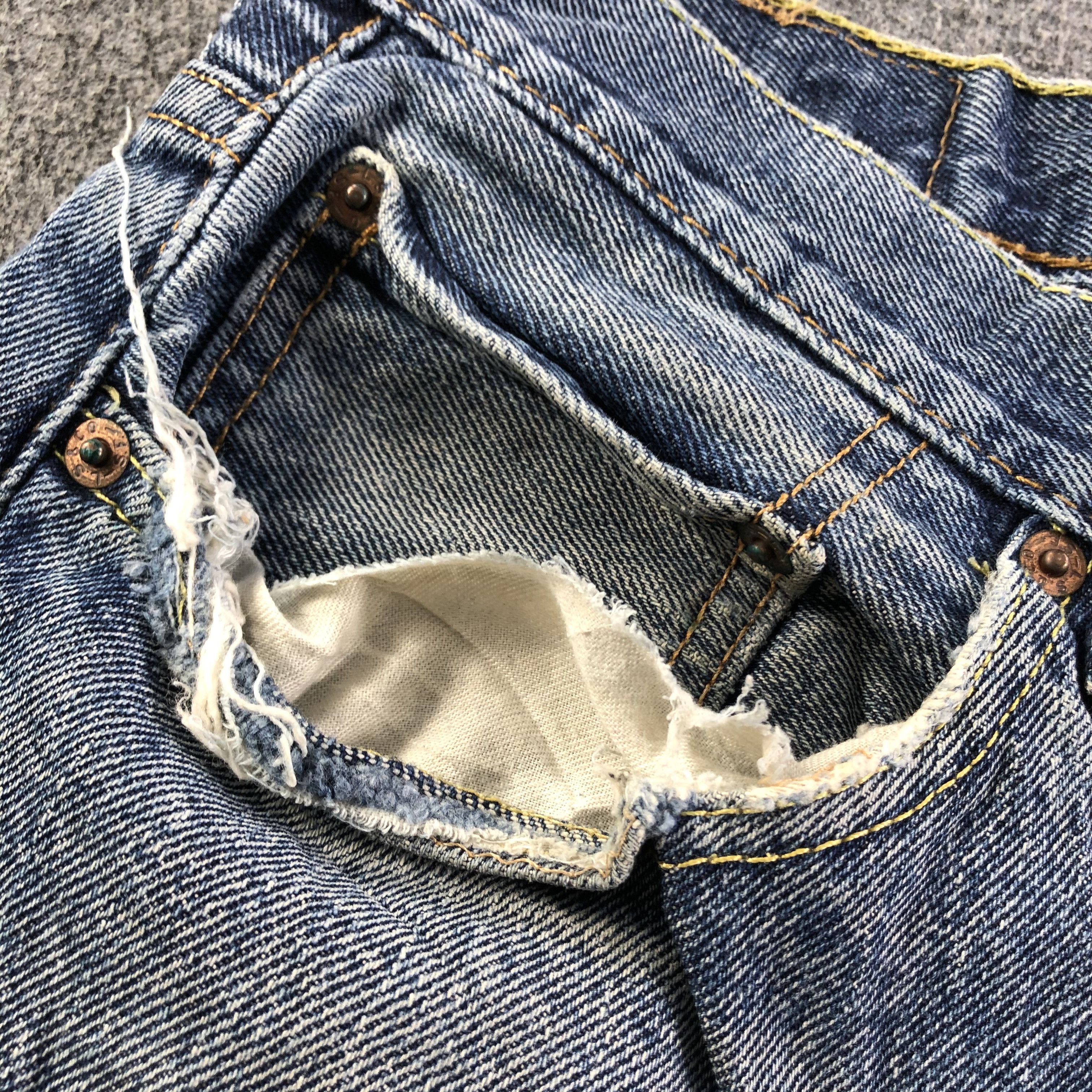 Levi's Vintage Blue Wash Levis 550 Jeans-J3228 Size US 35 - 10 Thumbnail