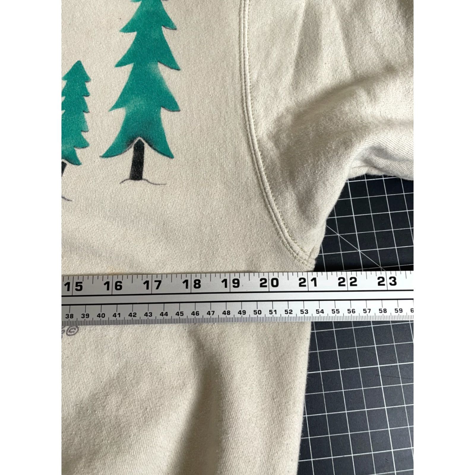 Fruit Of The Loom VINTAGE Fruit of the Loom Sweatshirt Moose Nature Graphic Print Heavyweight Beige Adult Large Mens Size US L / EU 52-54 / 3 - 5 Thumbnail