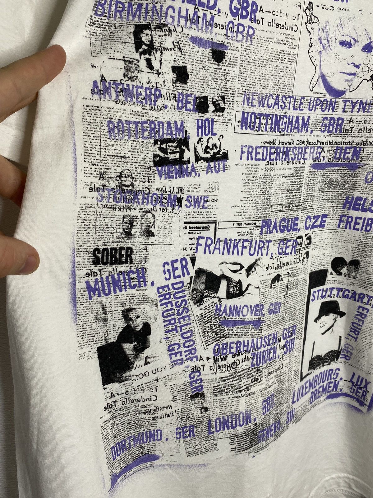 Band Tees 🎶Vintage Pink Tour 2009 T-Shirt Tee Y2K Rare🎶 Size US M / EU 48-50 / 2 - 10 Thumbnail