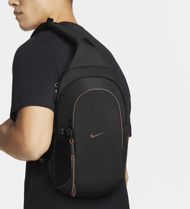 Nike Sportswear Essentials Sling Bag (8L).