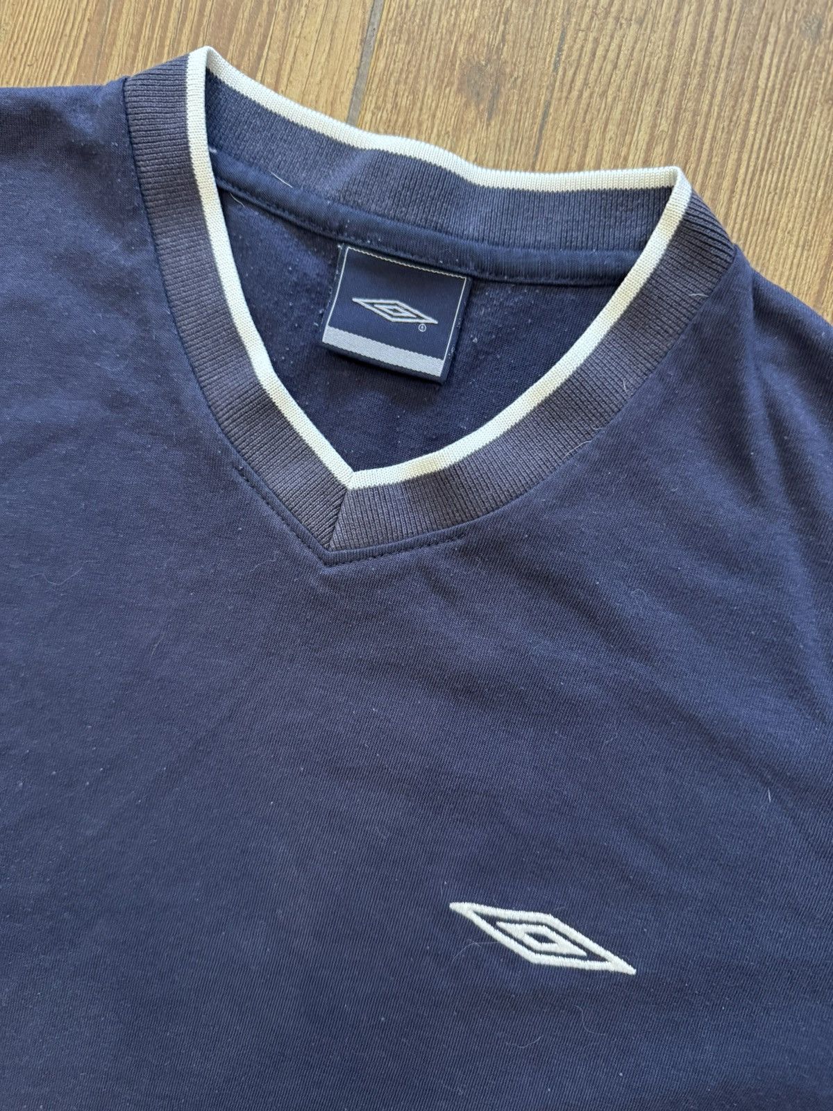 Umbro Umbro V-Neck Vintage T-Shirt Size US M / EU 48-50 / 2 - 3 Thumbnail
