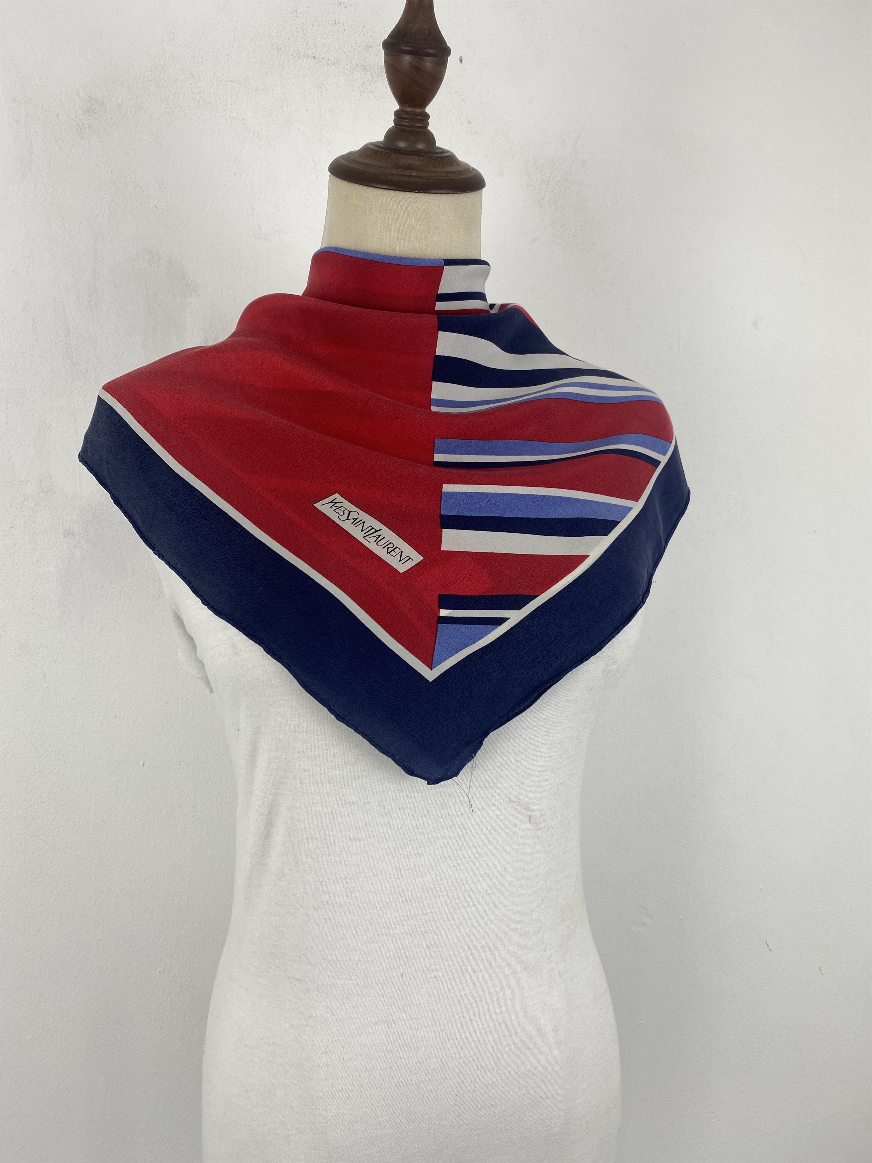 Vintage × Yves Saint Laurent Yves Saint Laurent Silk Scarf / Foulards / Silk Shawl SN0027 Size ONE SIZE - 2 Thumbnail