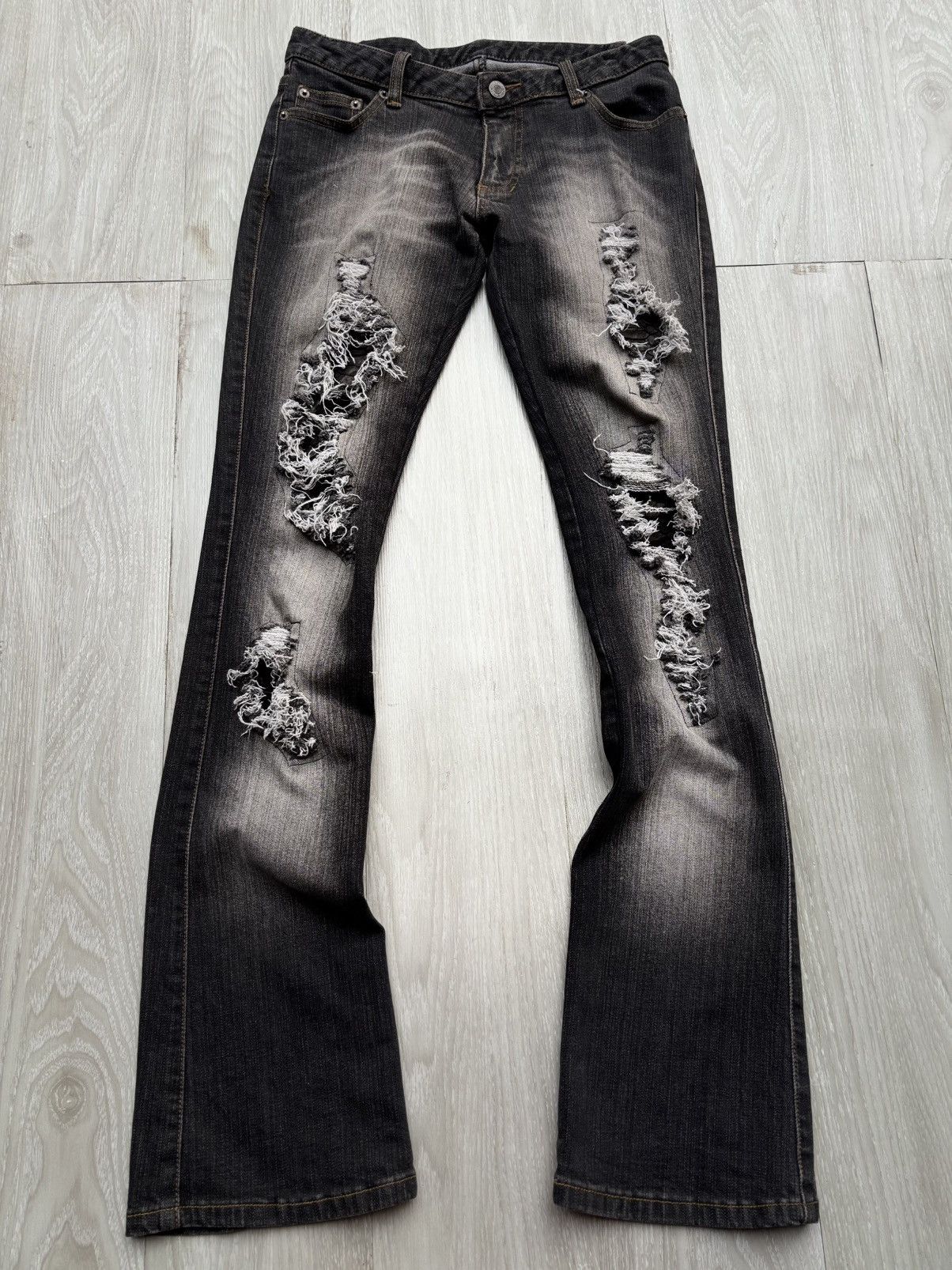 Japanese Brand CECIL MCBEE distressed micro flare jeans Size US 26 / EU 42 - 1 Thumbnail
