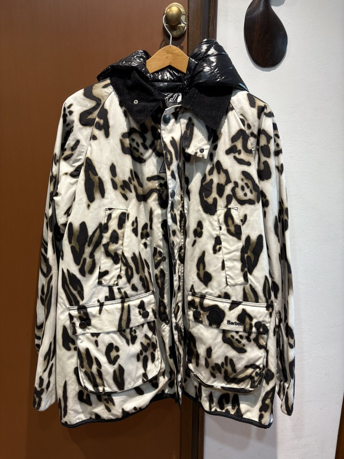 Barbour × Moncler Genius Moncler Genius X Barbour 1952 Leopard down jacket Size US L / EU 52-54 / 3 - 1 Thumbnail