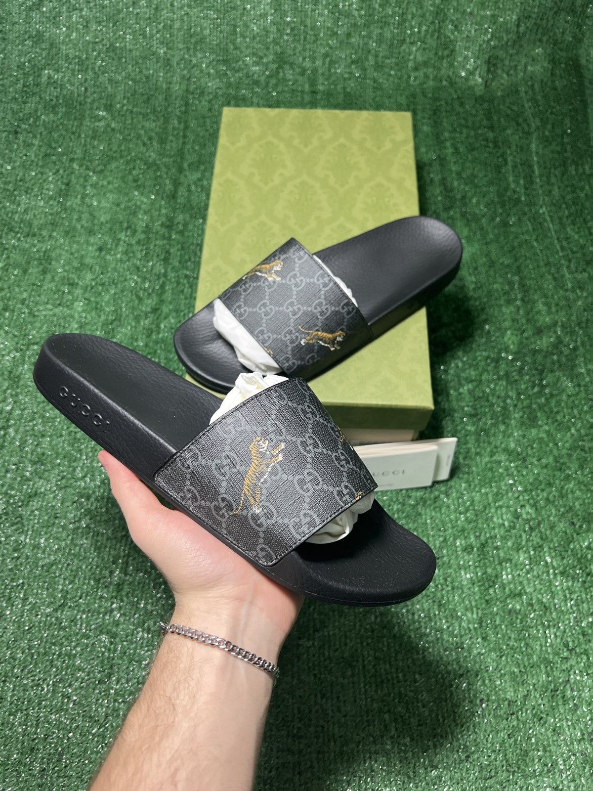 Mens gucci slides sales tiger