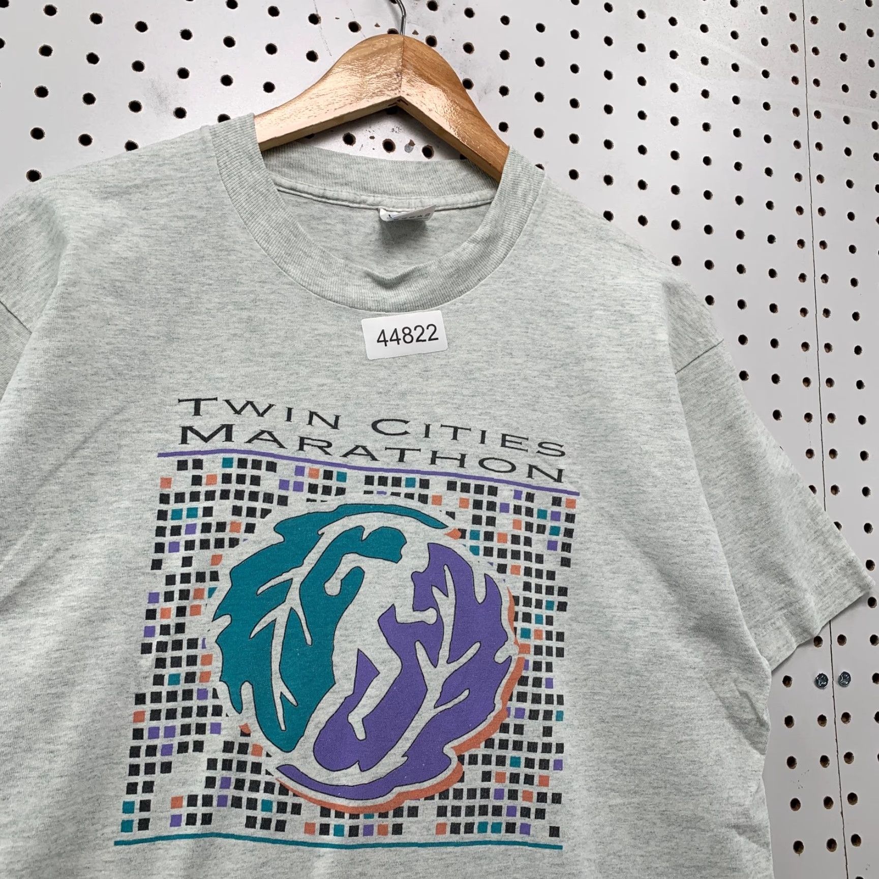 Fruit Of The Loom VINTAGE Twin Cities Marathon Shirt Mens L Gray 90s USA Cotton Fruit of the Loom Shirt 90s Mens Large Gray Vintage 90s Marathon Tshirt Size US L / EU 52-54 / 3 - 6 Thumbnail