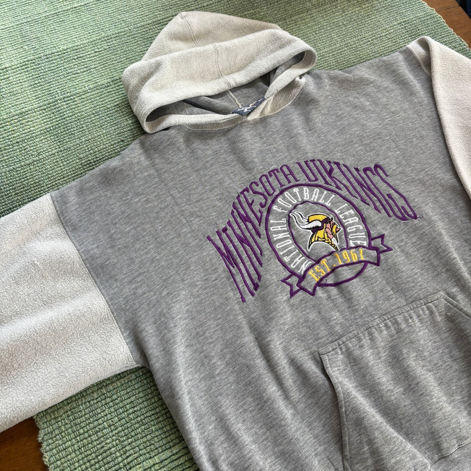 Lee × NFL × Vintage Vintage 90s Minnesota Vikings Embroidered Hoodie Lee L/XL Size US XL / EU 56 / 4 - 5 Thumbnail