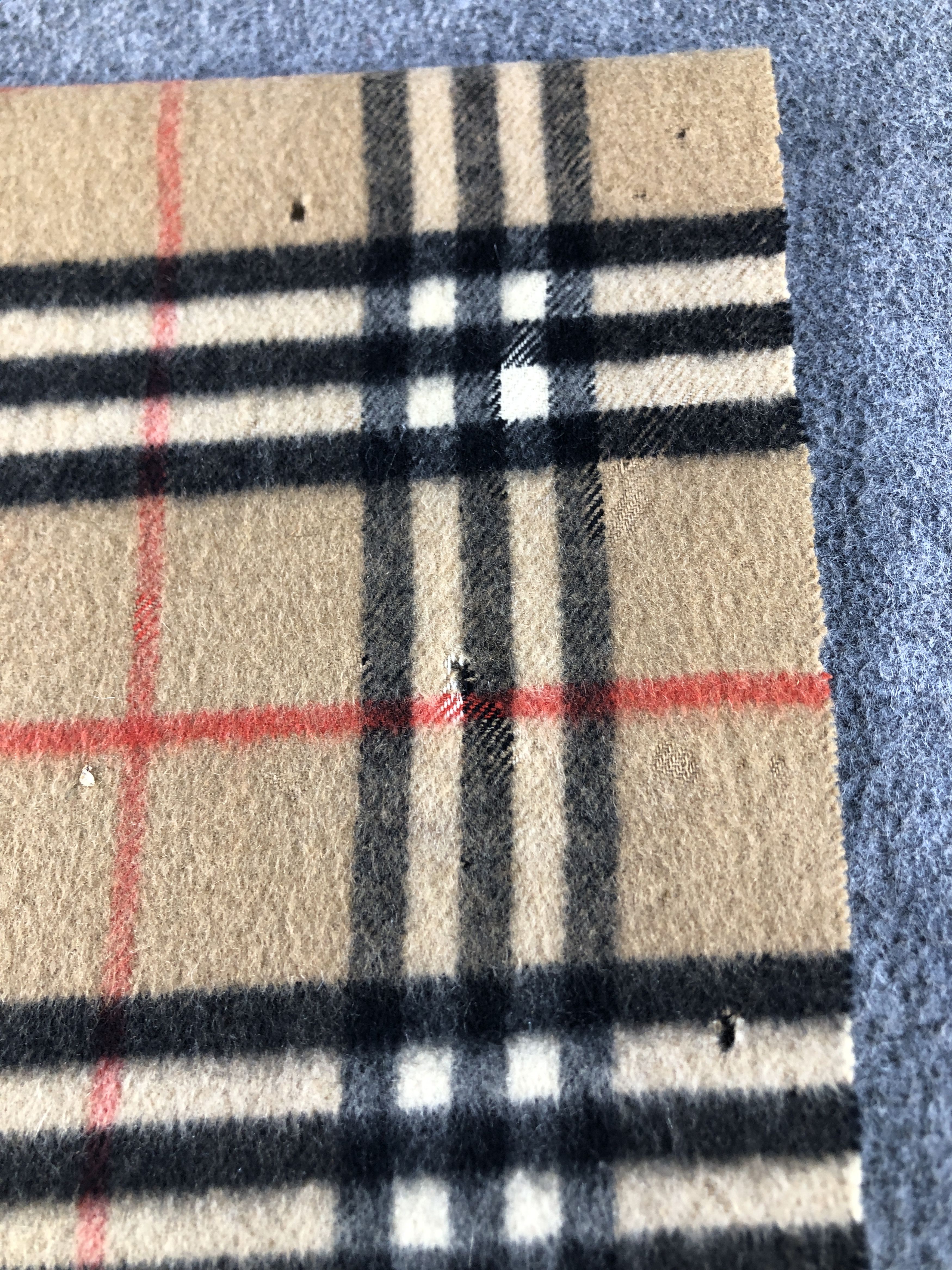 Burberry Burberrys Pure Cashmere Scarf / Muffler / Neckwear P776 Size ONE SIZE - 8 Thumbnail