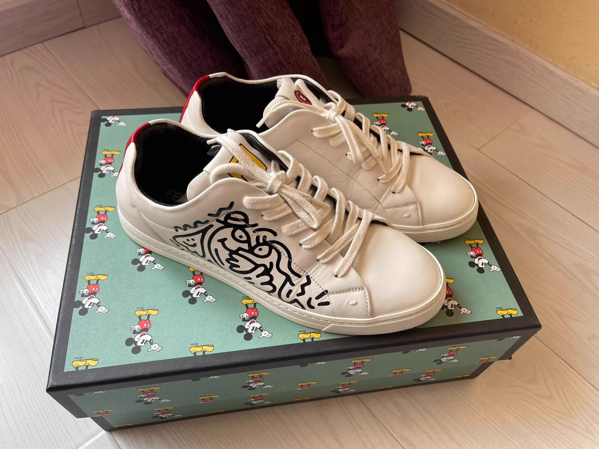 Fendi Fendi Unisex White Classic Sneaker 5 Graffiti/Logo Size US 5 / IT 35 - 1 Thumbnail