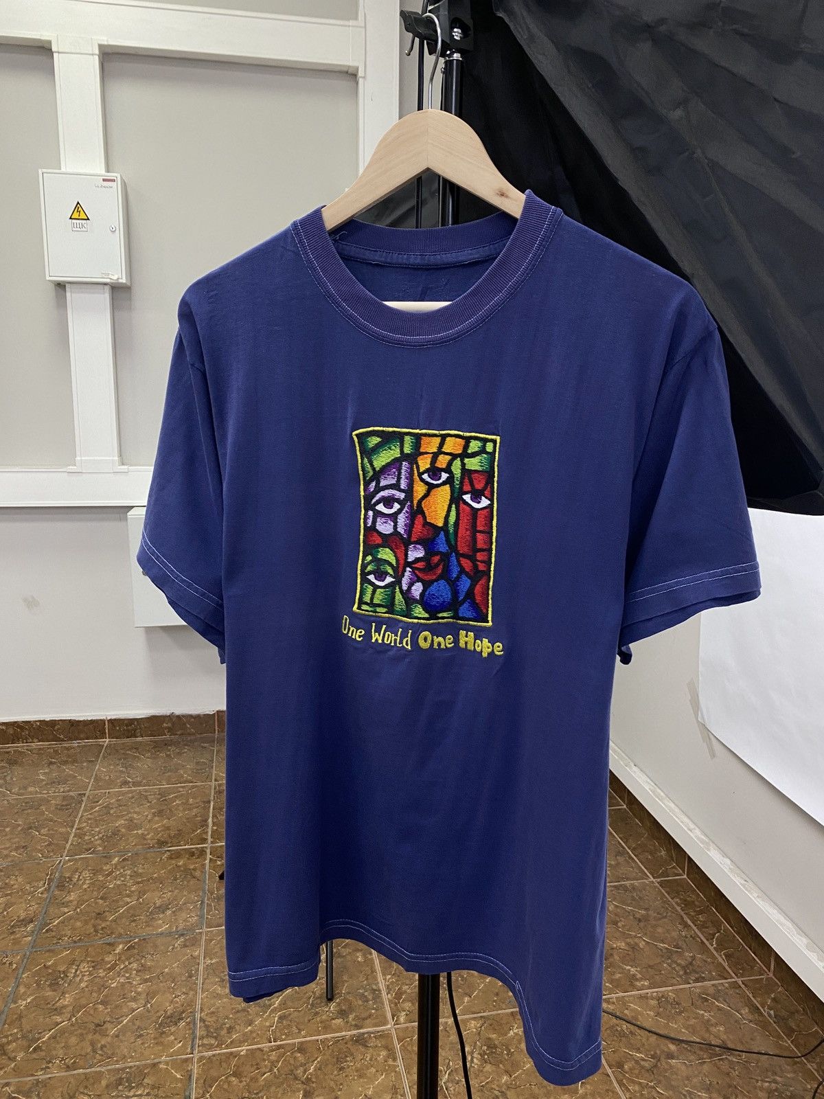 Designer 💋 Vintage 90s One World One Hope Asymmetric Art tee Picasso Size US L / EU 52-54 / 3 - 1 Thumbnail