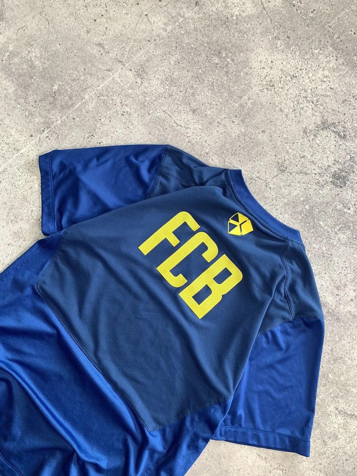 Nike 👉 Vintage Y2K Barcelona Blockcore Faded Sk8 T-Shirt Spain Size US M / EU 48-50 / 2 - 3 Thumbnail