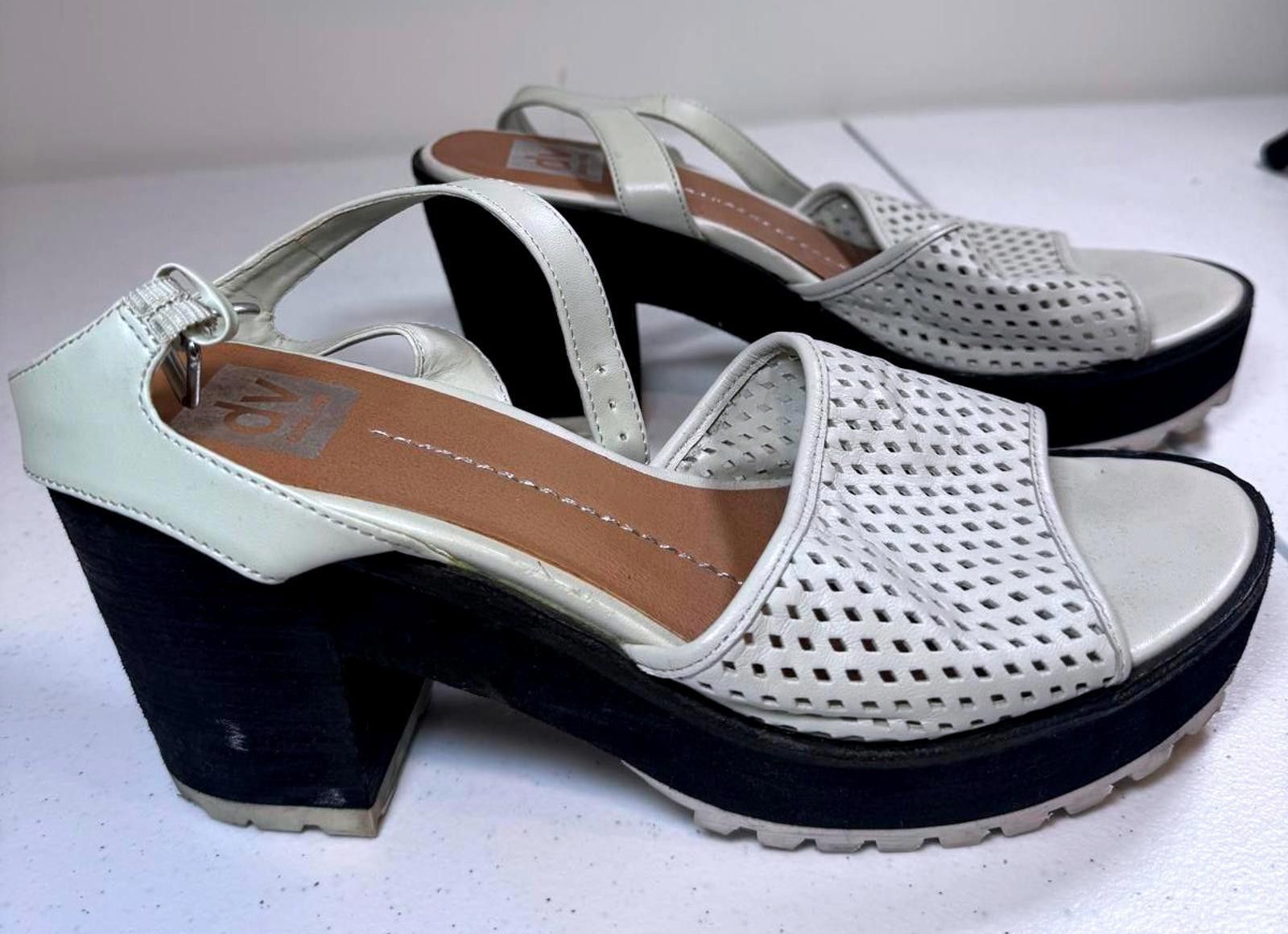 Vince Camuto Stylish White Platform Sandals with Slingback Size US 10 / IT 40 - 2 Thumbnail