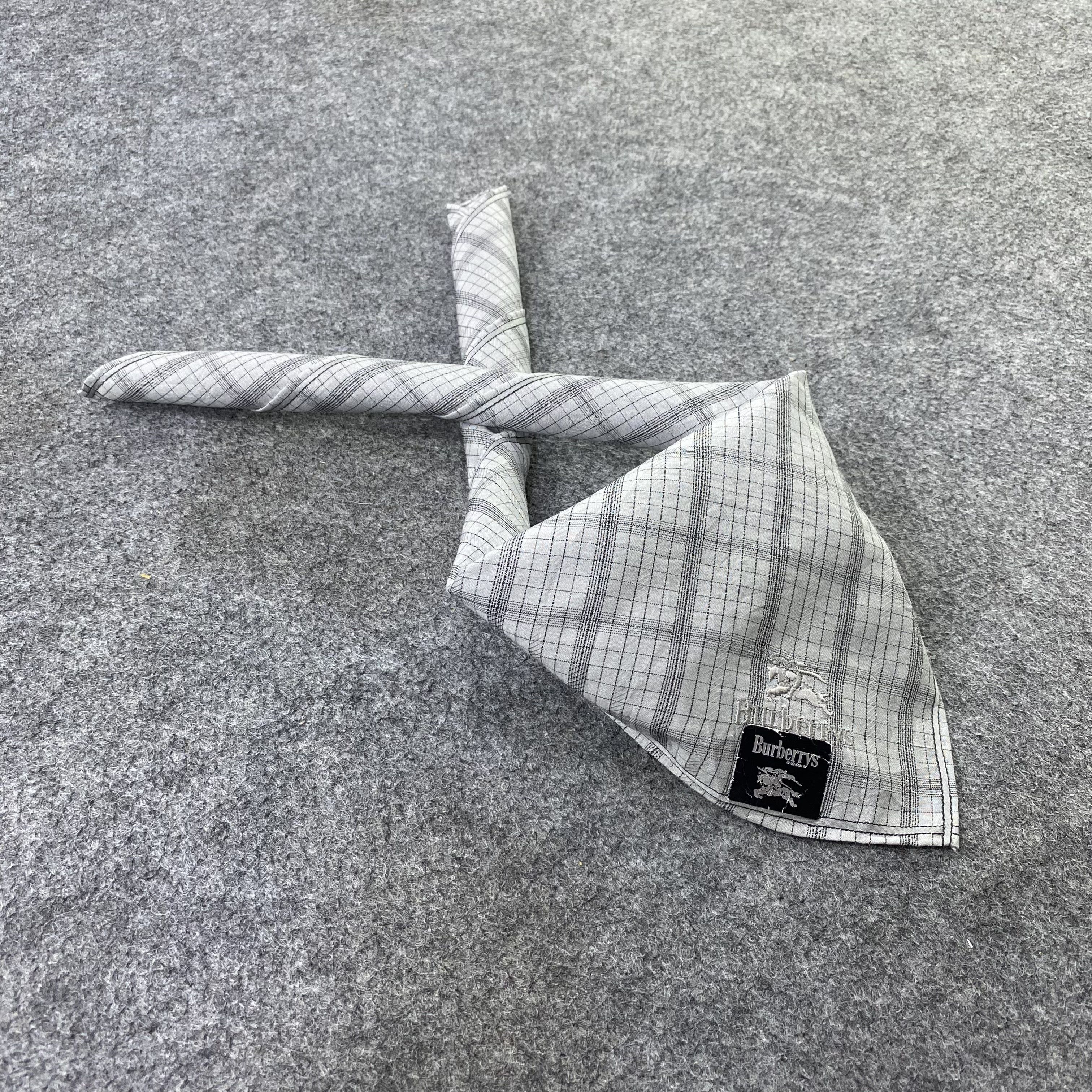 Burberry Vintage Burberry Handkerchief / Bandana / Neckerchief-B2193 Size ONE SIZE - 1 Thumbnail
