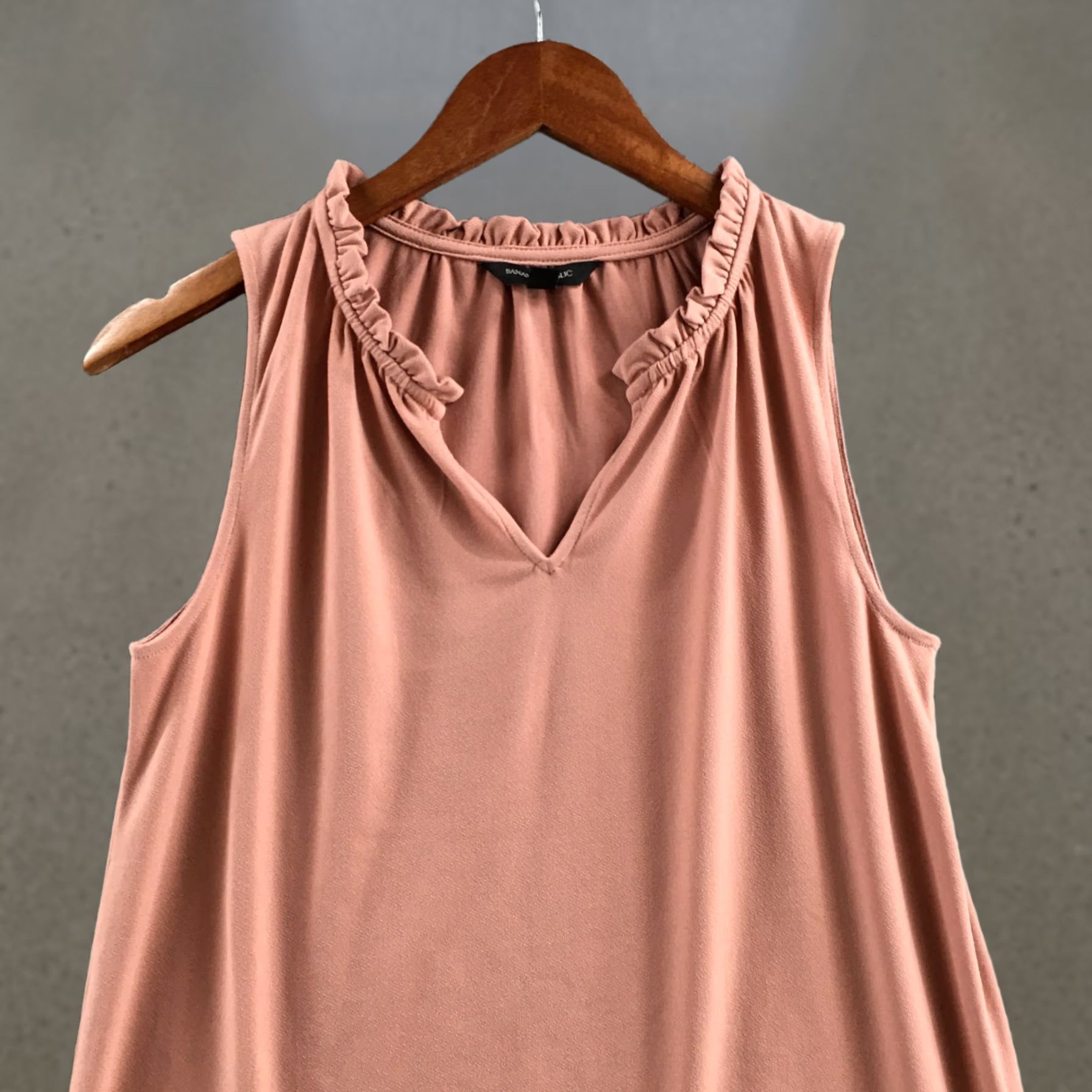 Banana Republic Banana Republic Blouse Womens Small Pink Sleeveless Ruffle V-Neck Tank Top Size S / US 4 / IT 40 - 1 Thumbnail