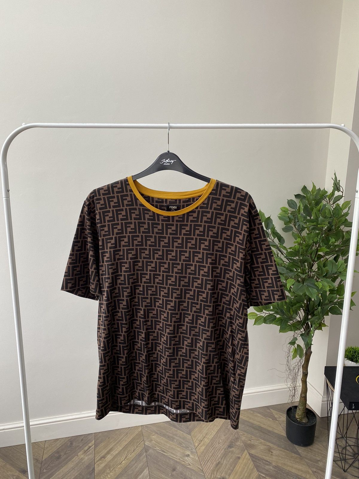 【新品・国内即発】FENDI FY0936 ARYY F0QA1 Tシャツ Fendi FENDI Men T-Shirts FY0936 ARYYF0QA1 Black | Grailed