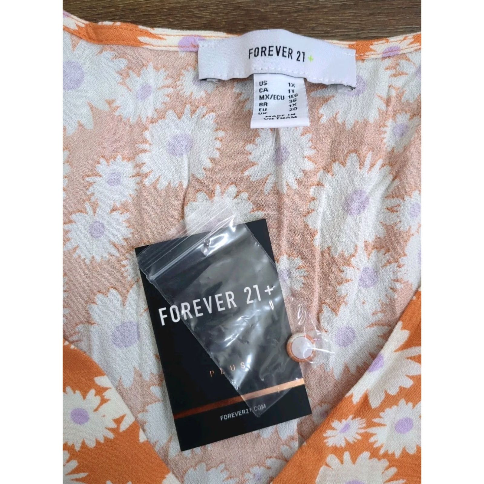 Forever 21 FOREVER 21 Blouse Cropped Top Multicolor Daisy Ruffle Tied Tie V-Neck Puff Sleeve 1X NWT Women Spring Summer Casual Party/Cocktail Size XL / US 12-14 / IT 48-50 - 2 Thumbnail